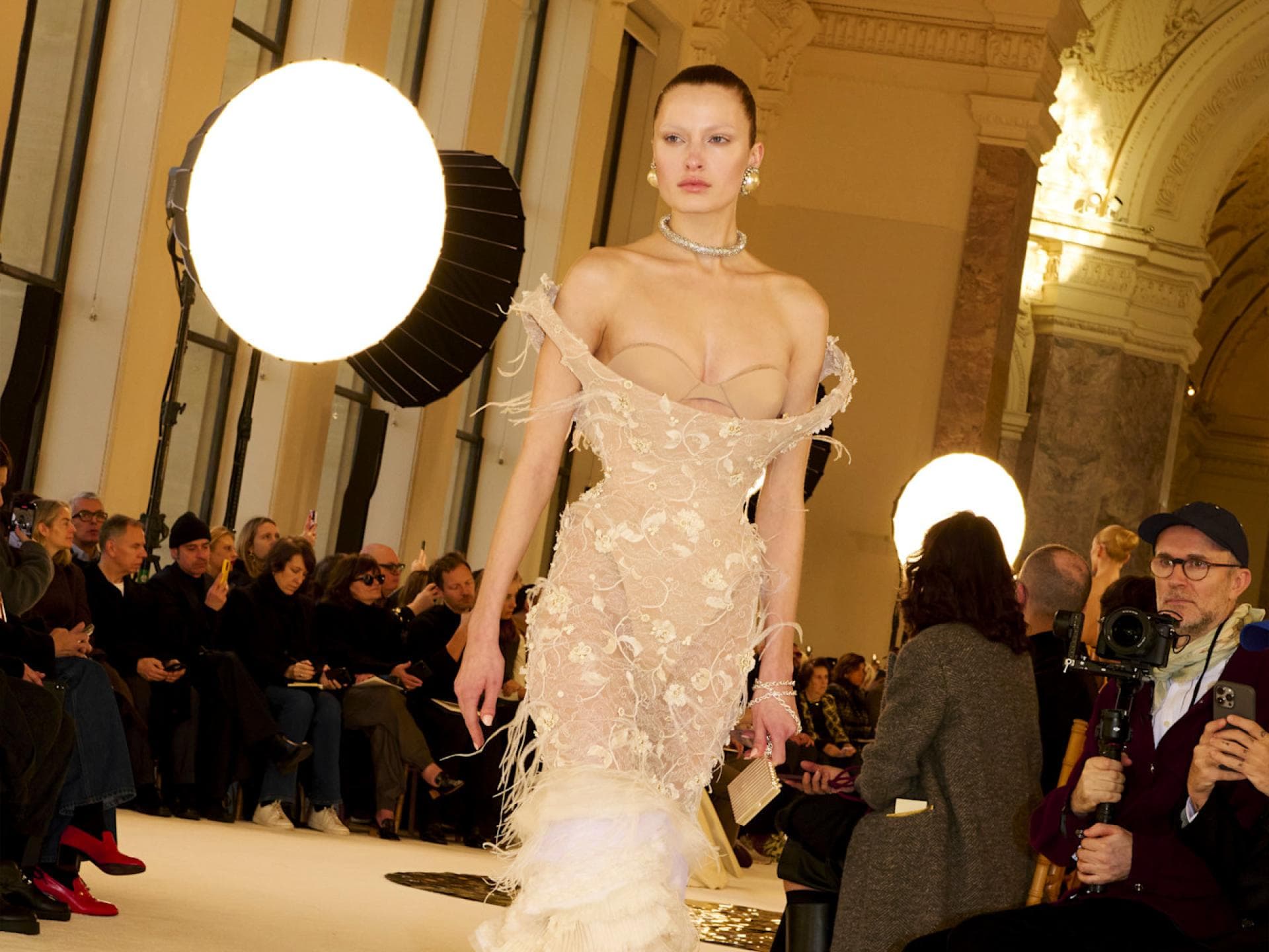 Mode-Trends der Haute Couture Week, die uns für den Alltag inspirieren Mode-Trends der Haute Couture Week, die uns für den Alltag inspirieren
