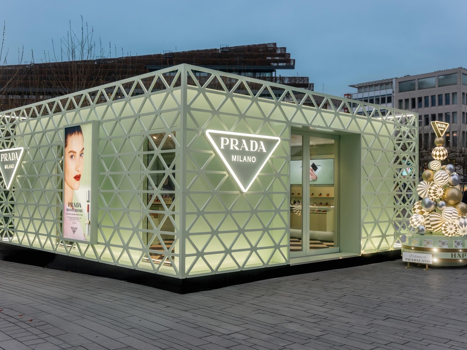 Prada Beauty eröffnet einen exklusiven Pop-up in Düsseldorf Prada Beauty eröffnet einen exklusiven Pop-up in Düsseldorf