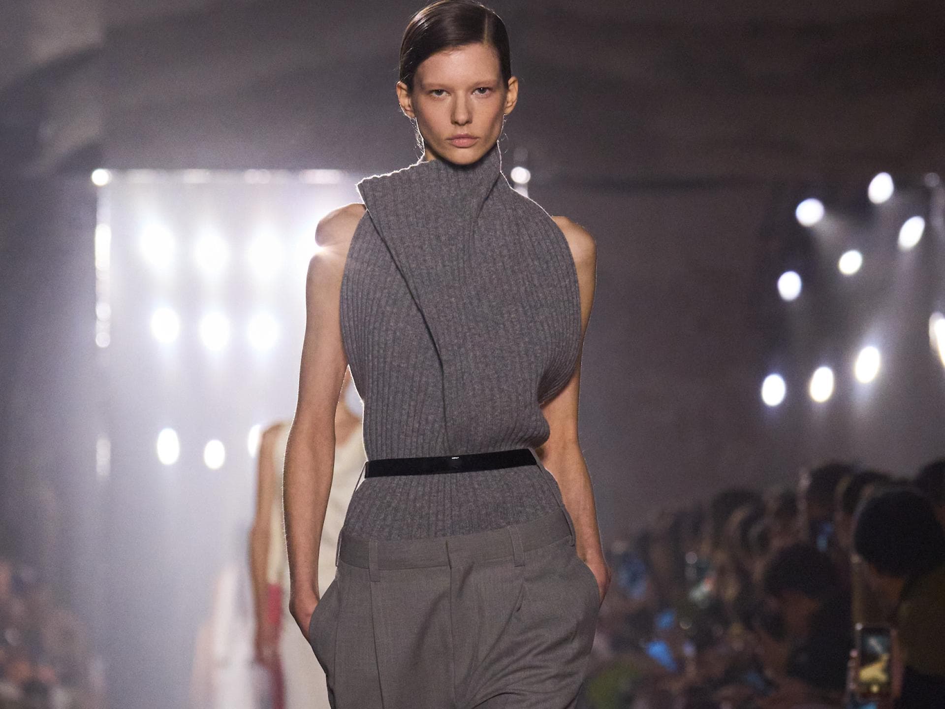 Taillengürtel bei Victoria Beckham Show Taillengürtel bei Victoria Beckham Show