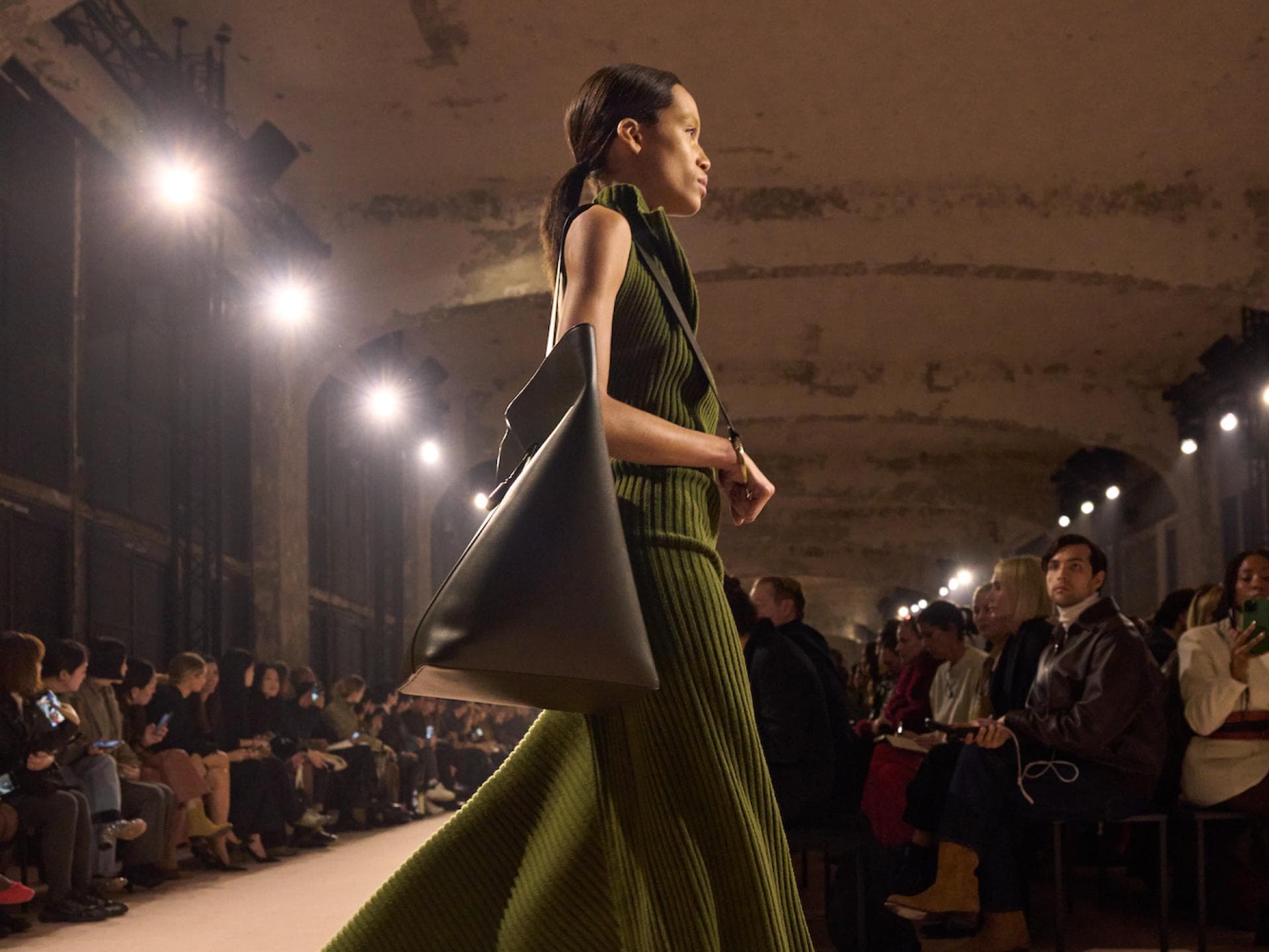 XXL-Bag bei Victoria Beckham Show XXL-Bag bei Victoria Beckham Show