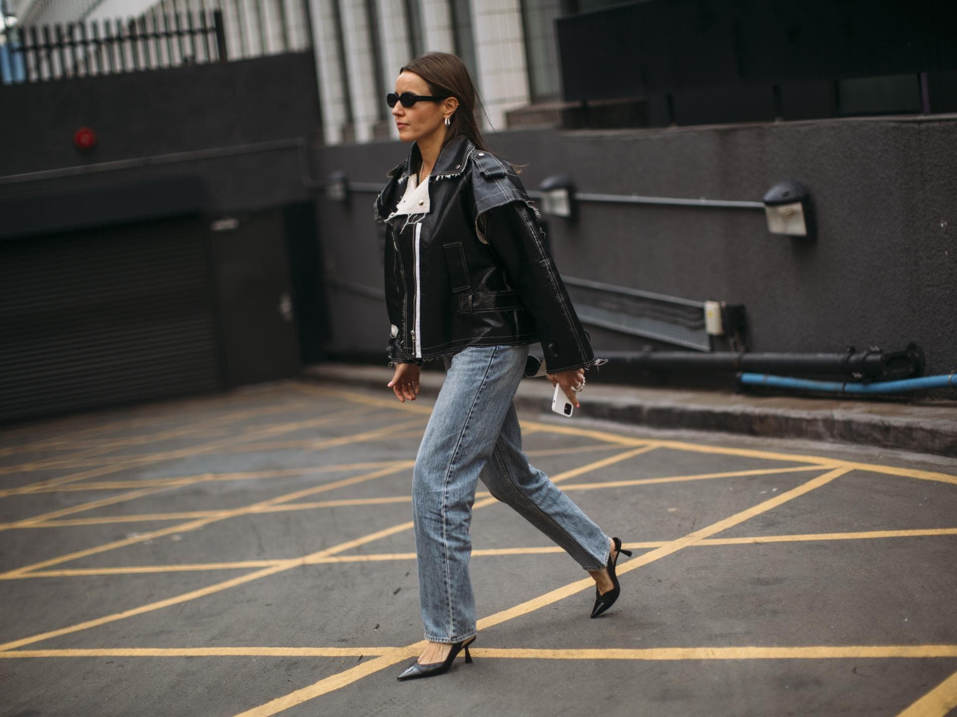 Mit dieser stylischen Jeans von H&M liegen Frauen ab 40 goldrichtig Frau in Jeans
