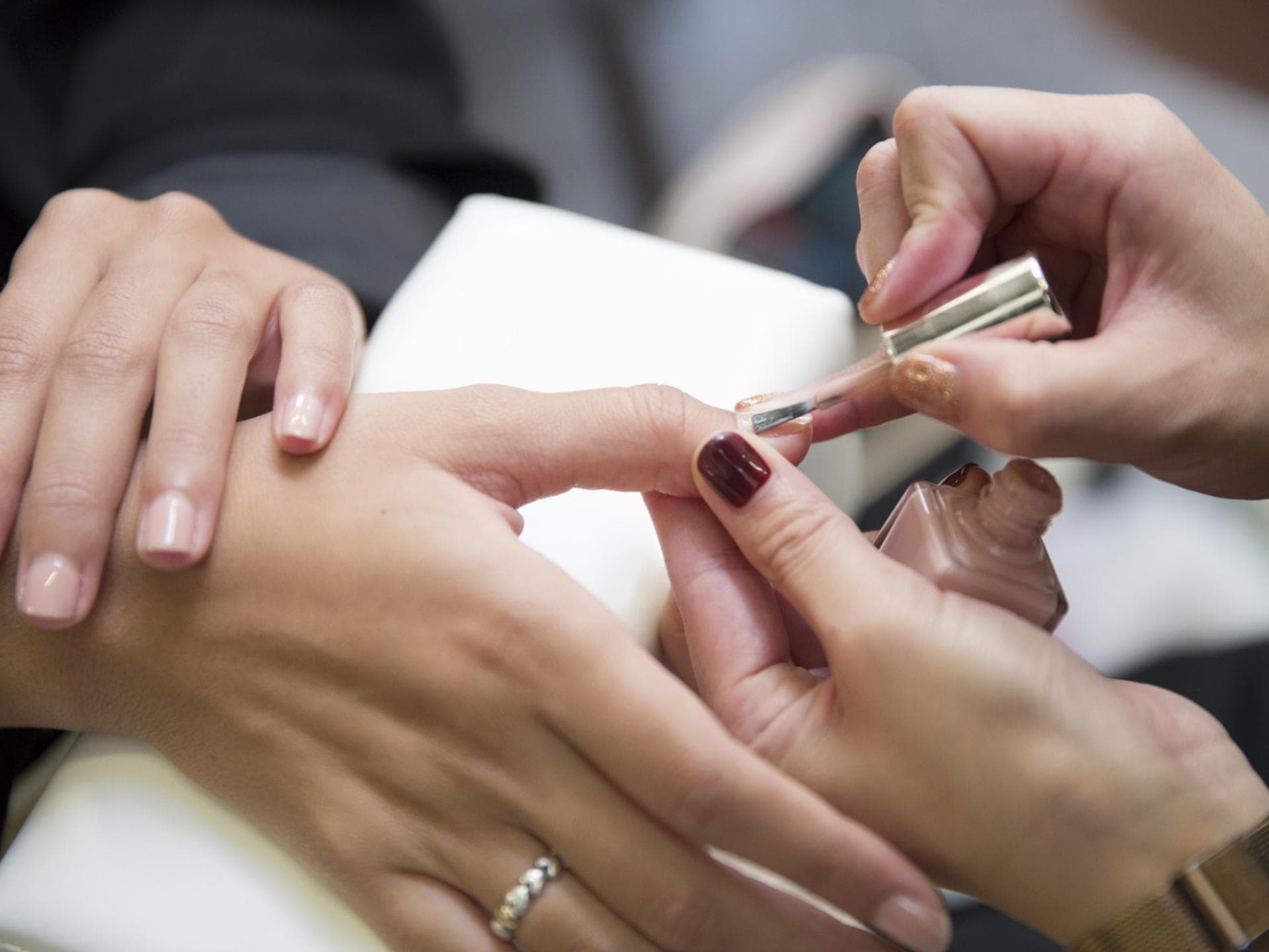 Nagellack auftragen