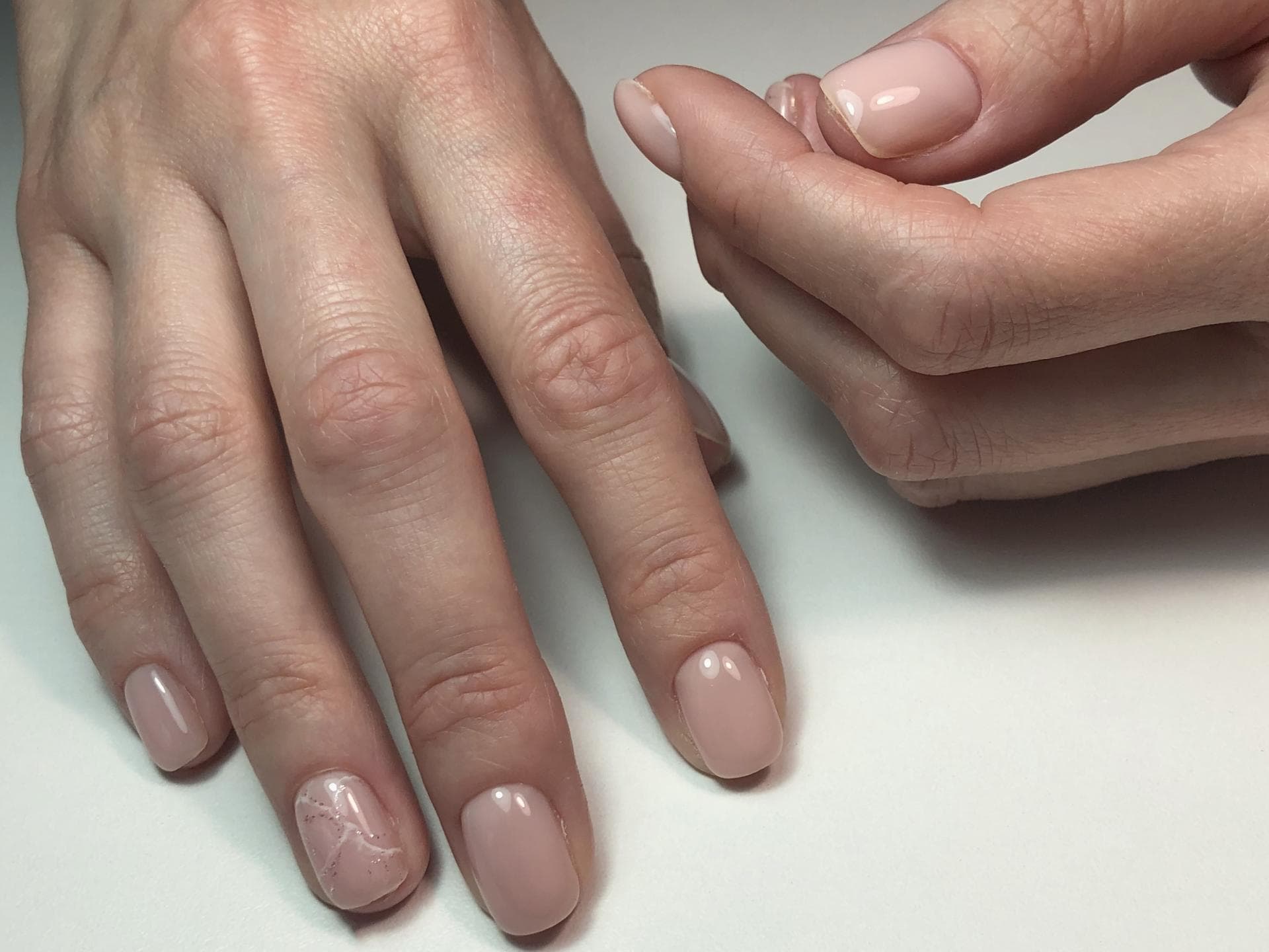 Fingernägel schlichte Maniküre