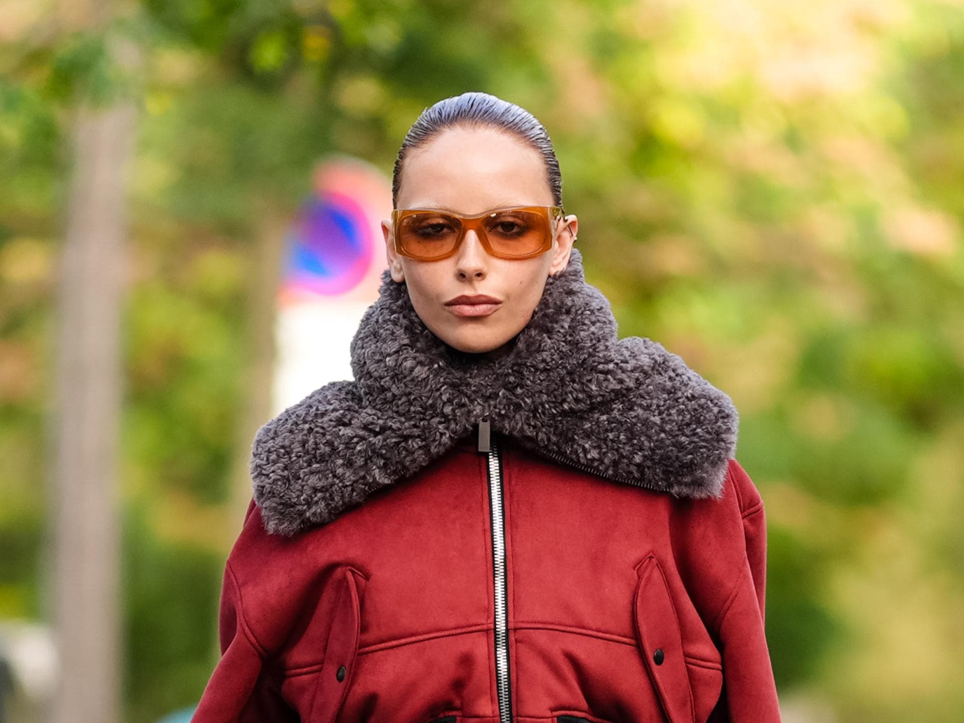 Frau mit Sleek Bun