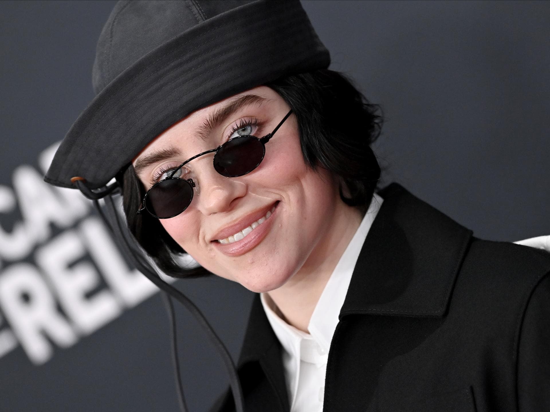 Billie Eilish überzeugt mit stylischen "Blanco Nägeln"