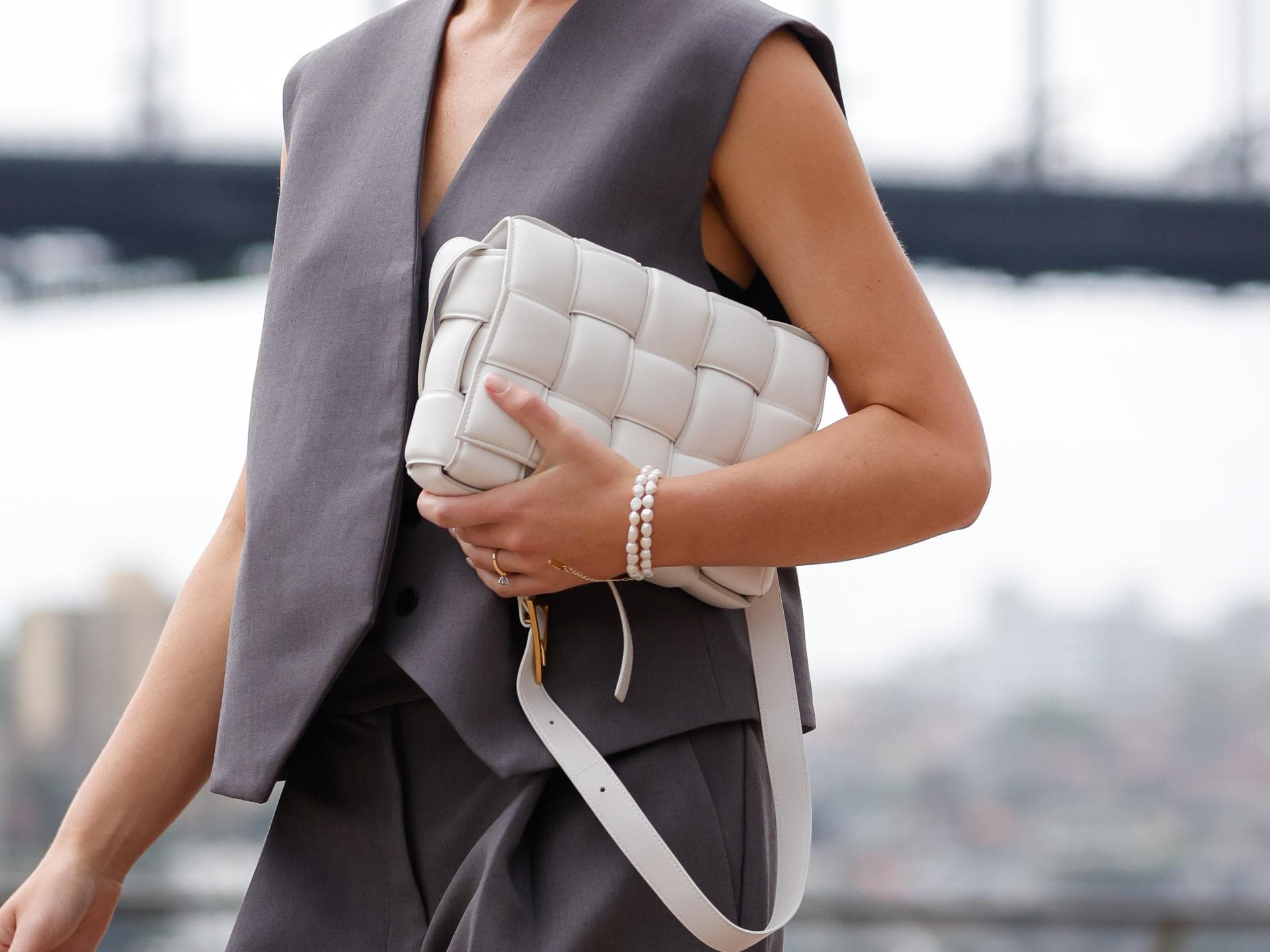 Taschentrend gesteppte Handtasche Influencerin mit Bottega Veneta Handtasche