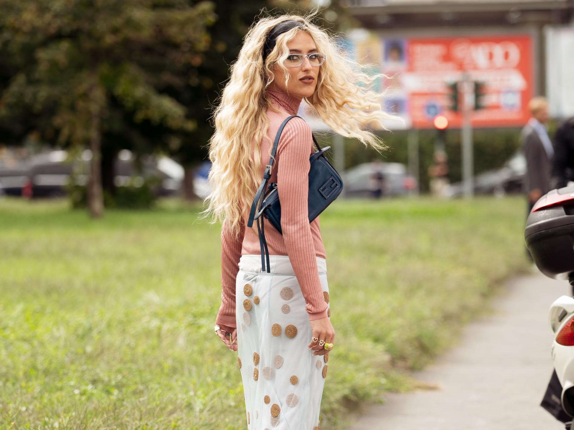 Mermaid Waves mit Glätteisen: Die beste Technik für Anfänger