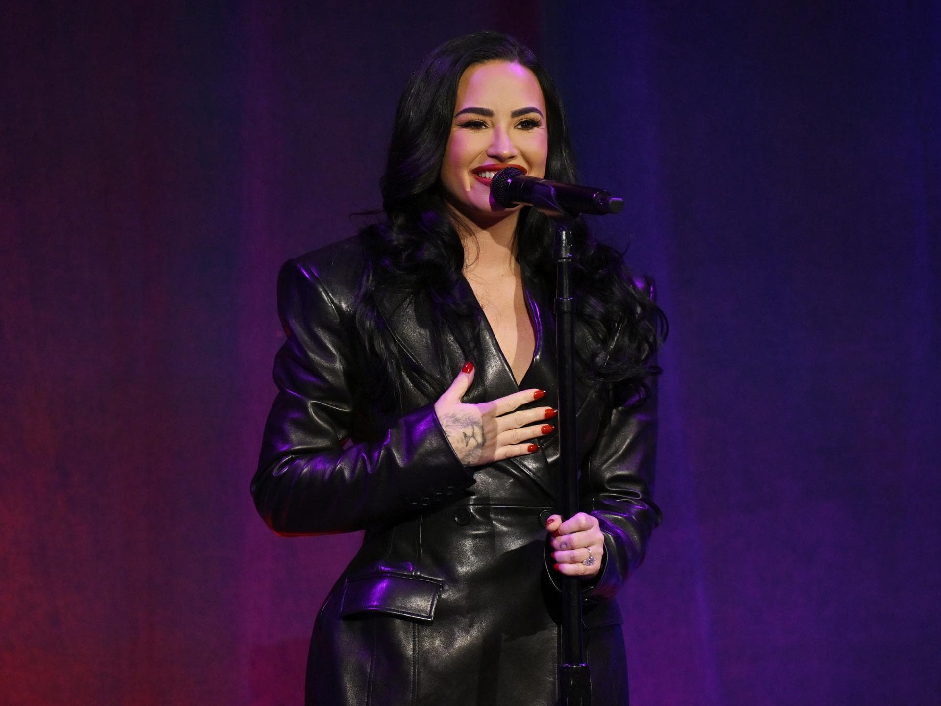Demi Lovatos Hochzeitsmaniküre begeistert zukünftige Bräute Demi Lovatos Hochzeitsmaniküre begeistert zukünftige Bräute
