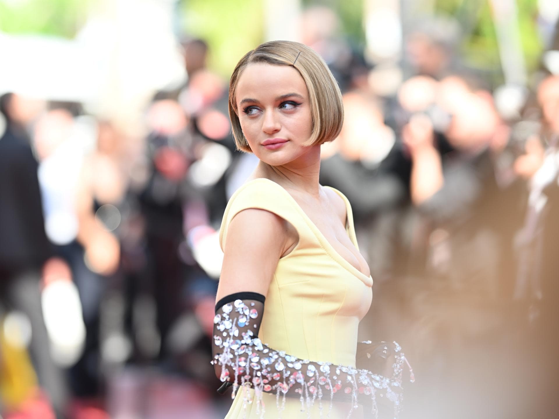 Prada Bob Joey King mit einem kurzen Bob