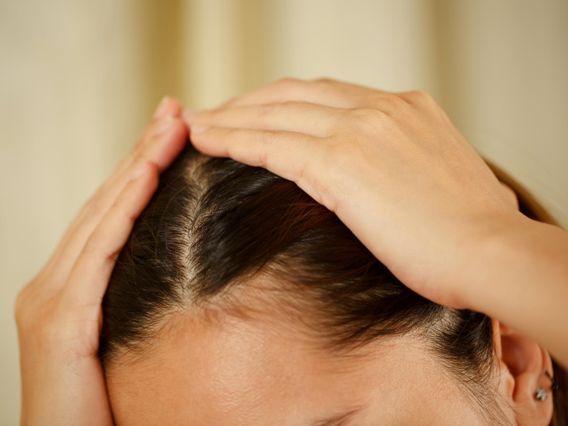 Diese 3 Frisuren retten deine fettigen Haare Haaransatz