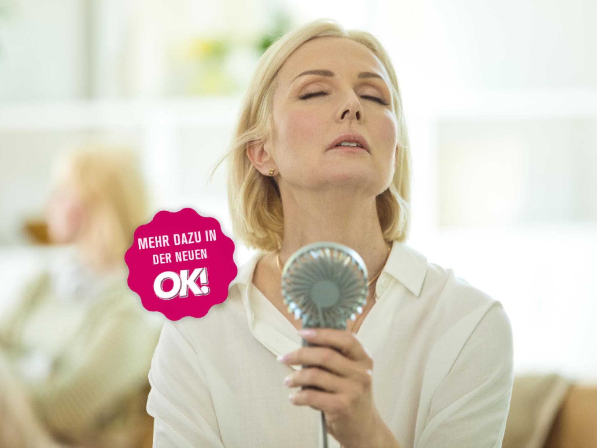 Wechseljahre mehr Gelassenheit Frau kühlt sich ab