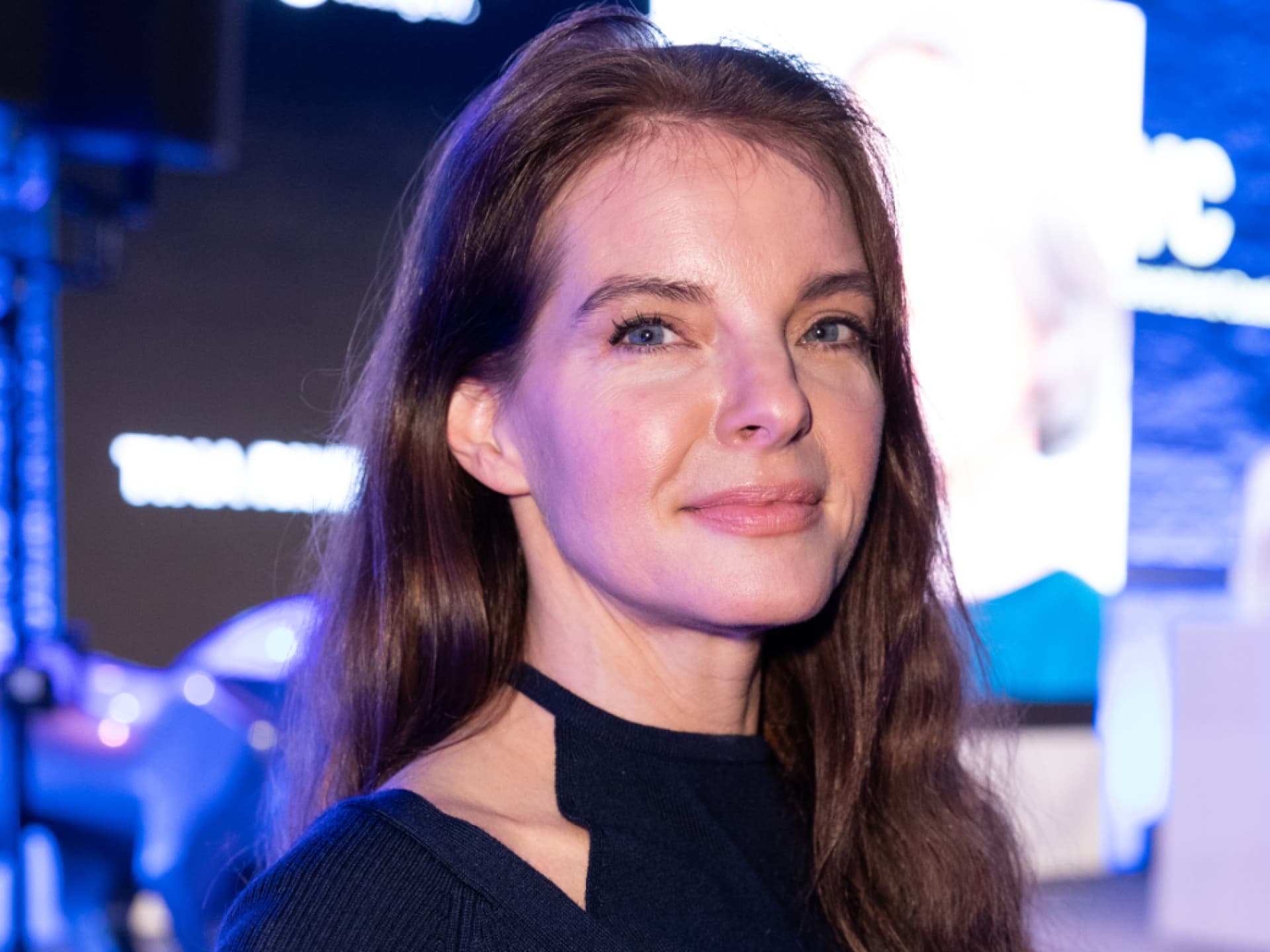 Yvonne Catterfeld guckt ernst