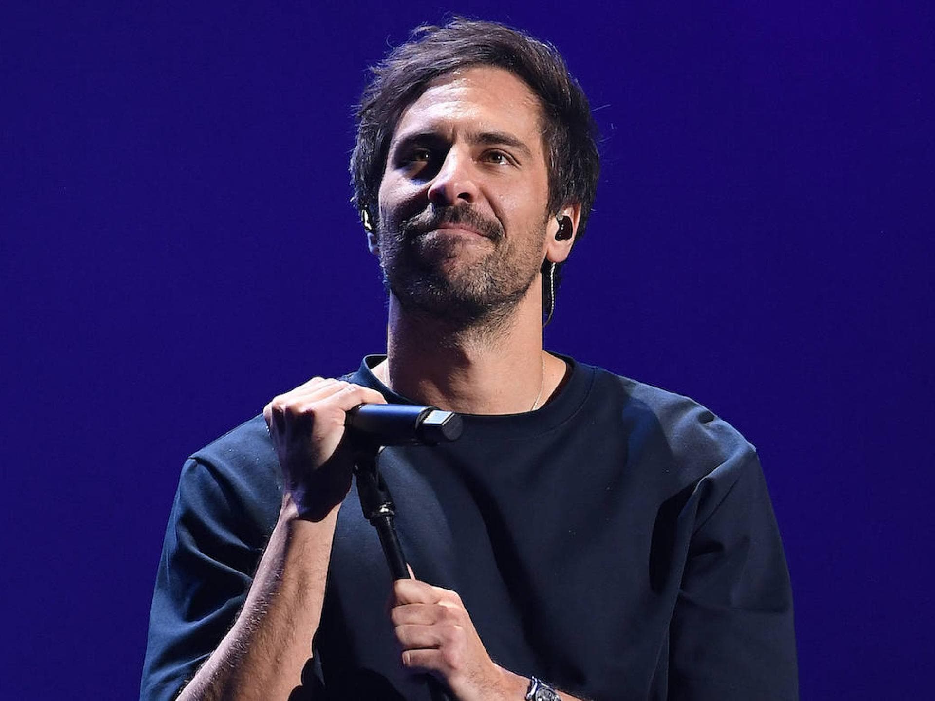 Max Giesinger guckt skeptisch