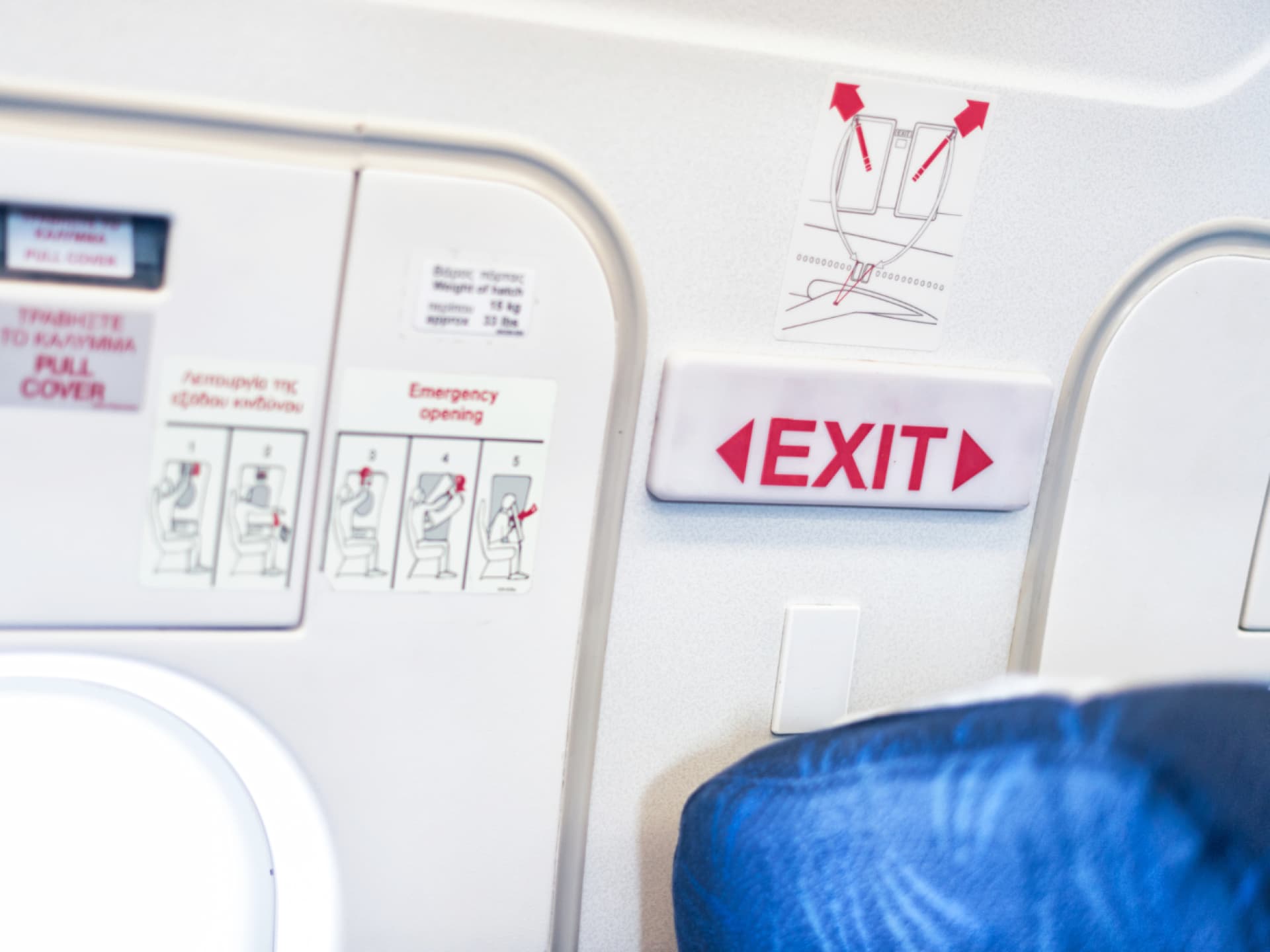 Auf dem Sitzplatz am Notausgang im Flugzeug darf nicht jeder sitzen Sitzplatz am Notausgang im Flugzeug