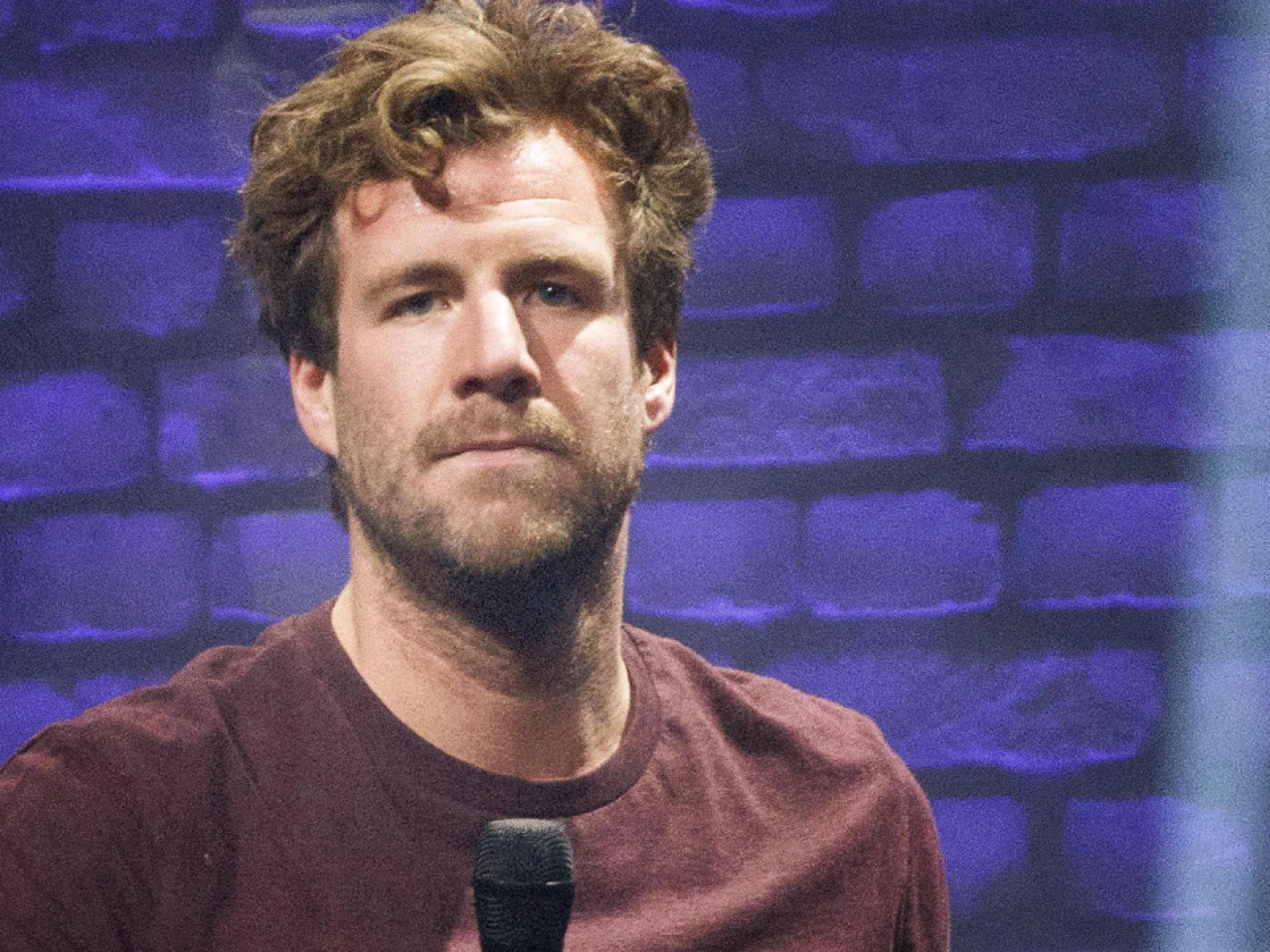 Luke Mockridge sieht ernst aus