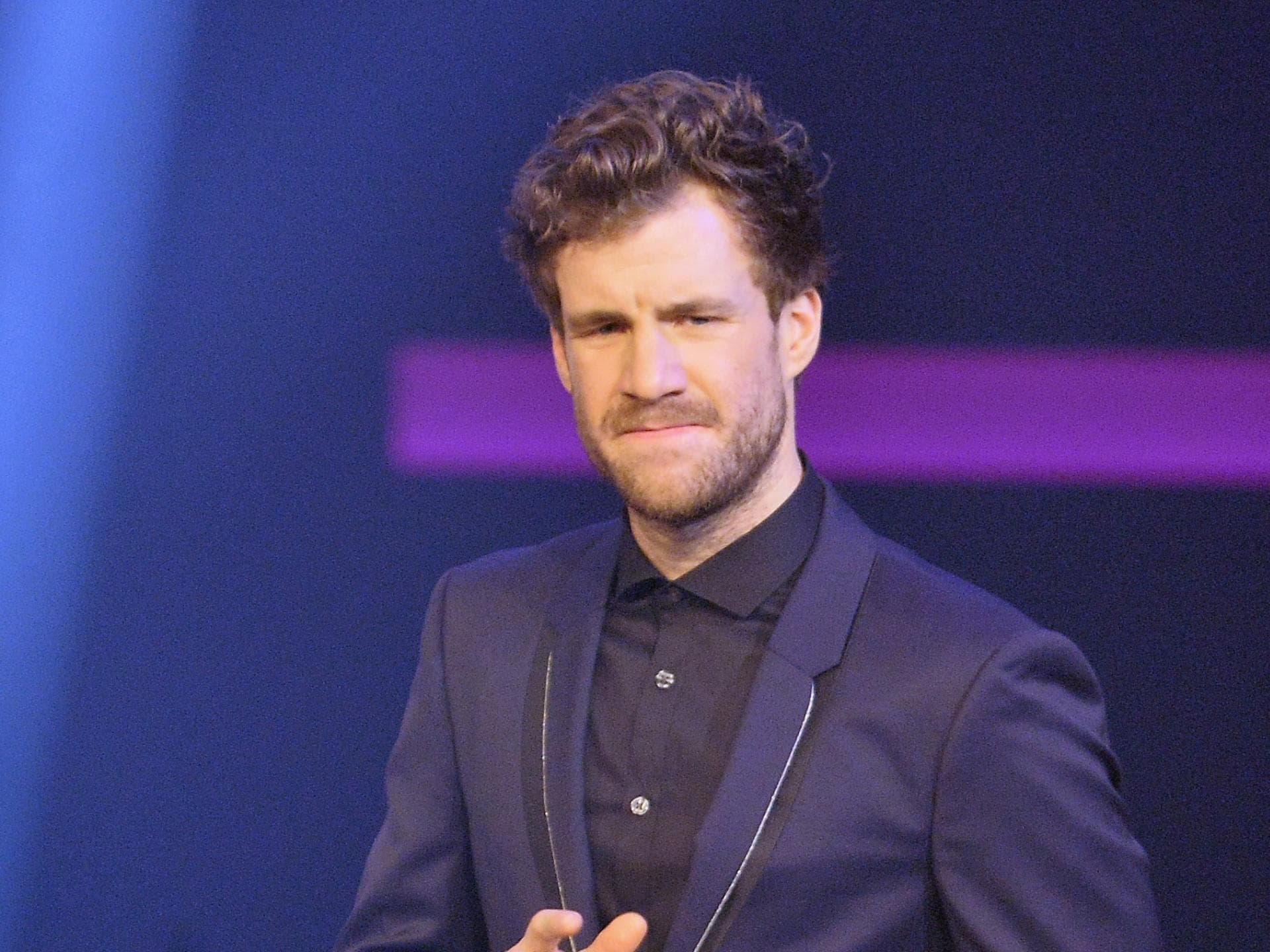 Luke Mockridge presst die Lippen aufeinander
