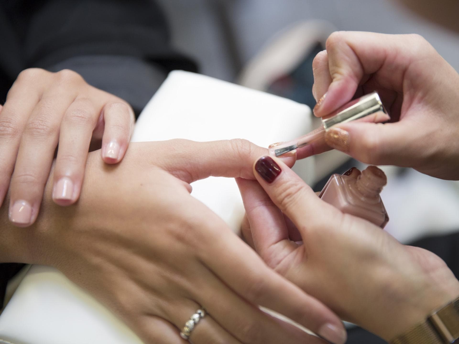 Nagellack auftragen