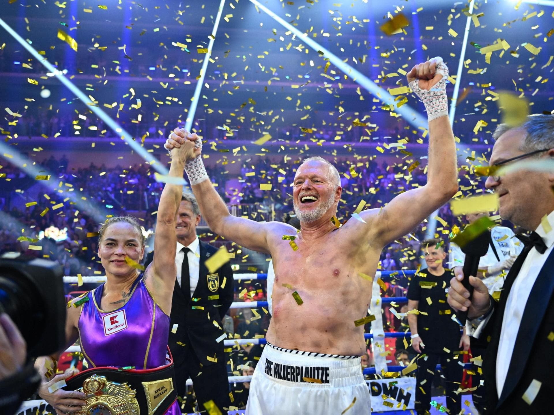Stefan Raab jubelt nach Boxkampf