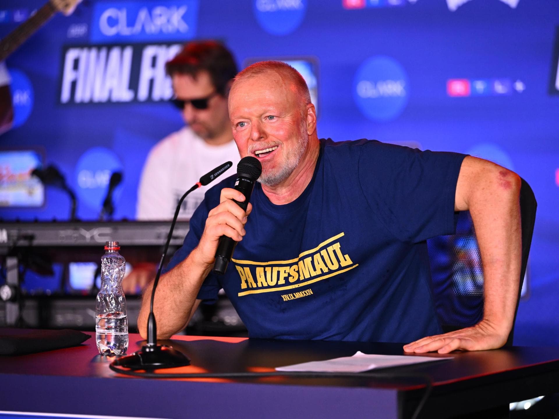 Stefan Raab bei der RTL-Pressekonferenz nach dem Boxkampf