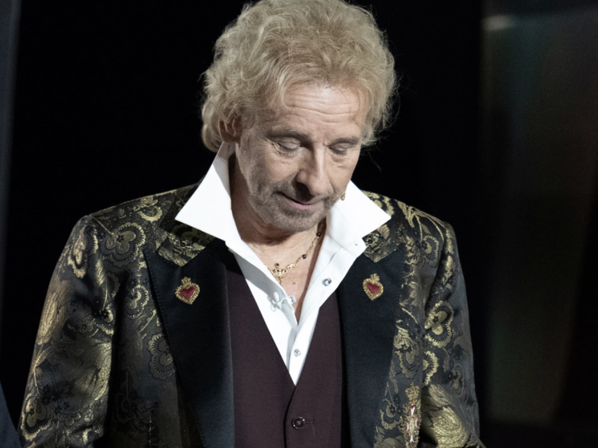 Thomas Gottschalk guckt traurig nach unten