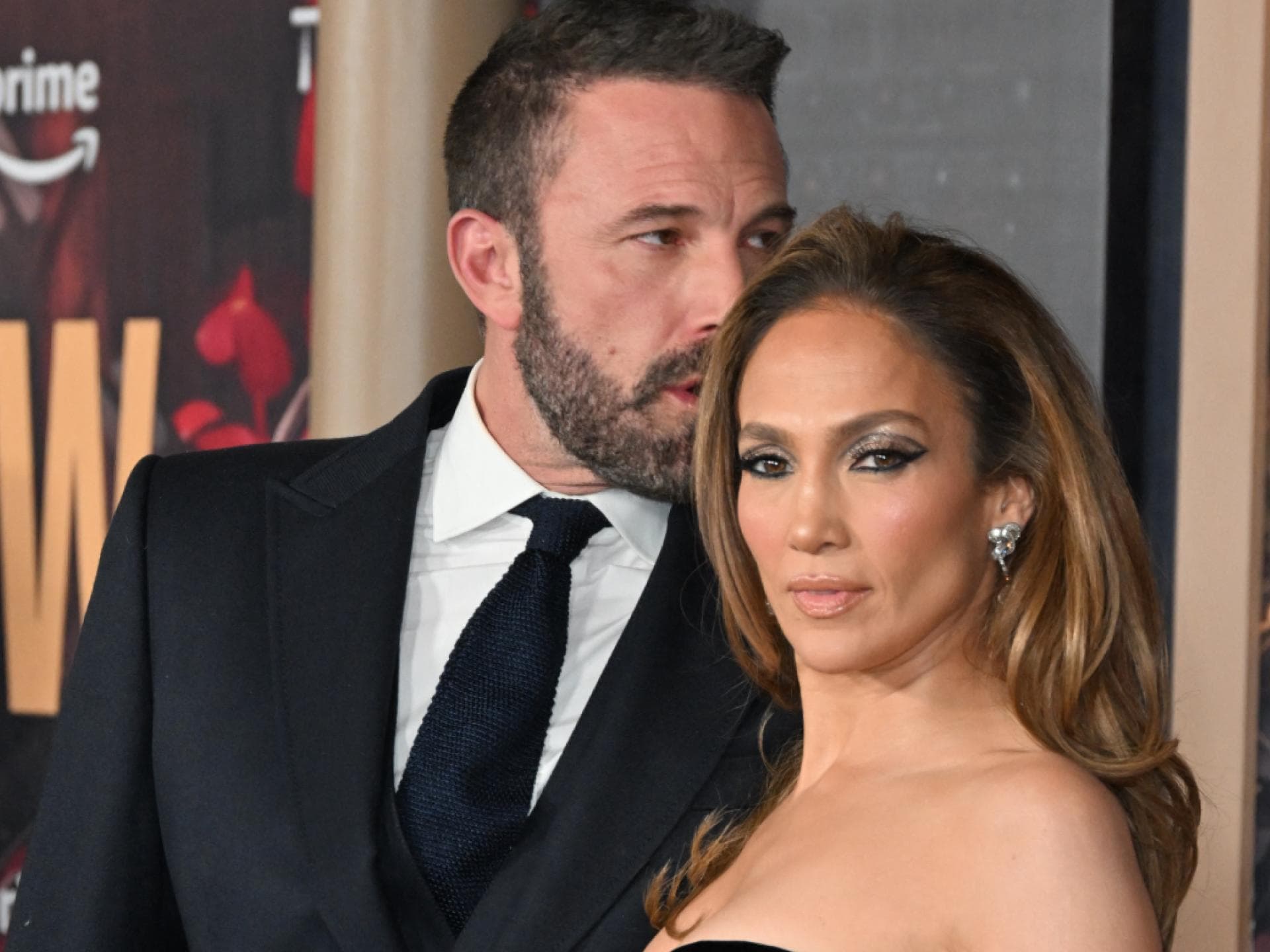 Ben Affleck flüstert Jennifer Lopez zu