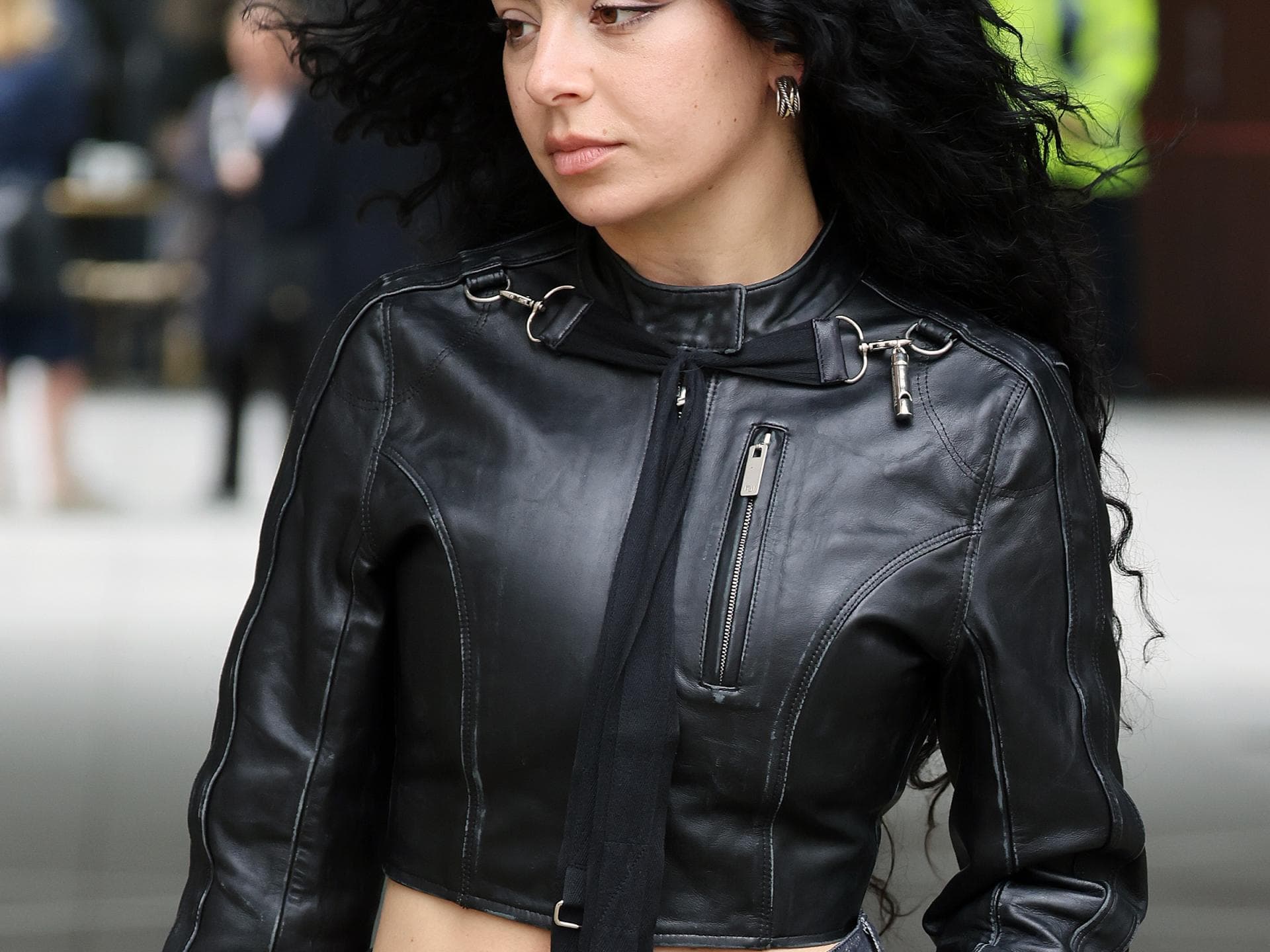 Charli XCX mit Eyeliner
