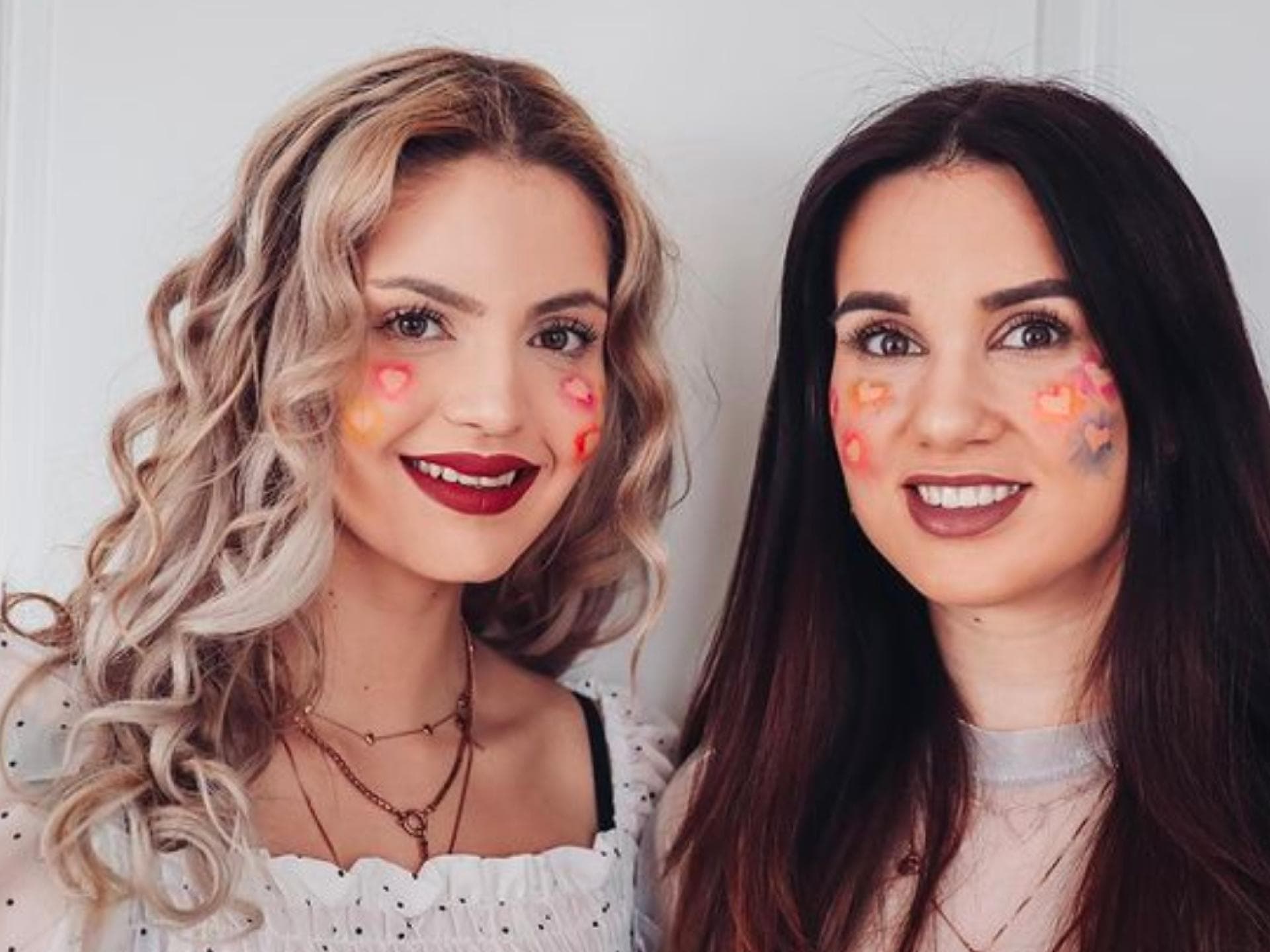 Ina und Nessi lachen