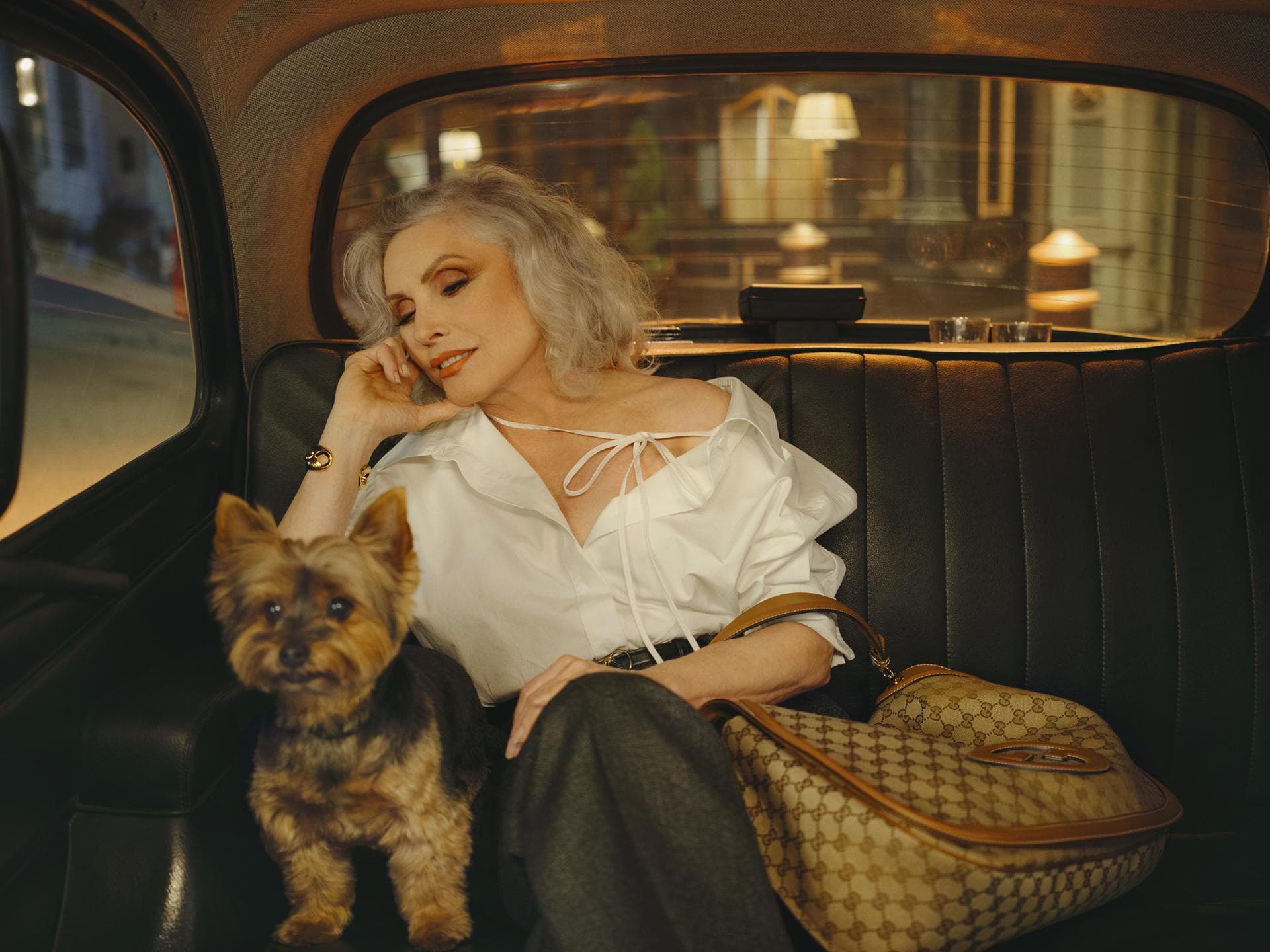 Taschen-Trends 2024: Debbie Harry und die Gucci Blondie Bag – eine Ikone kehrt zurück Debbie Harry mit Gucci Blondie Bag