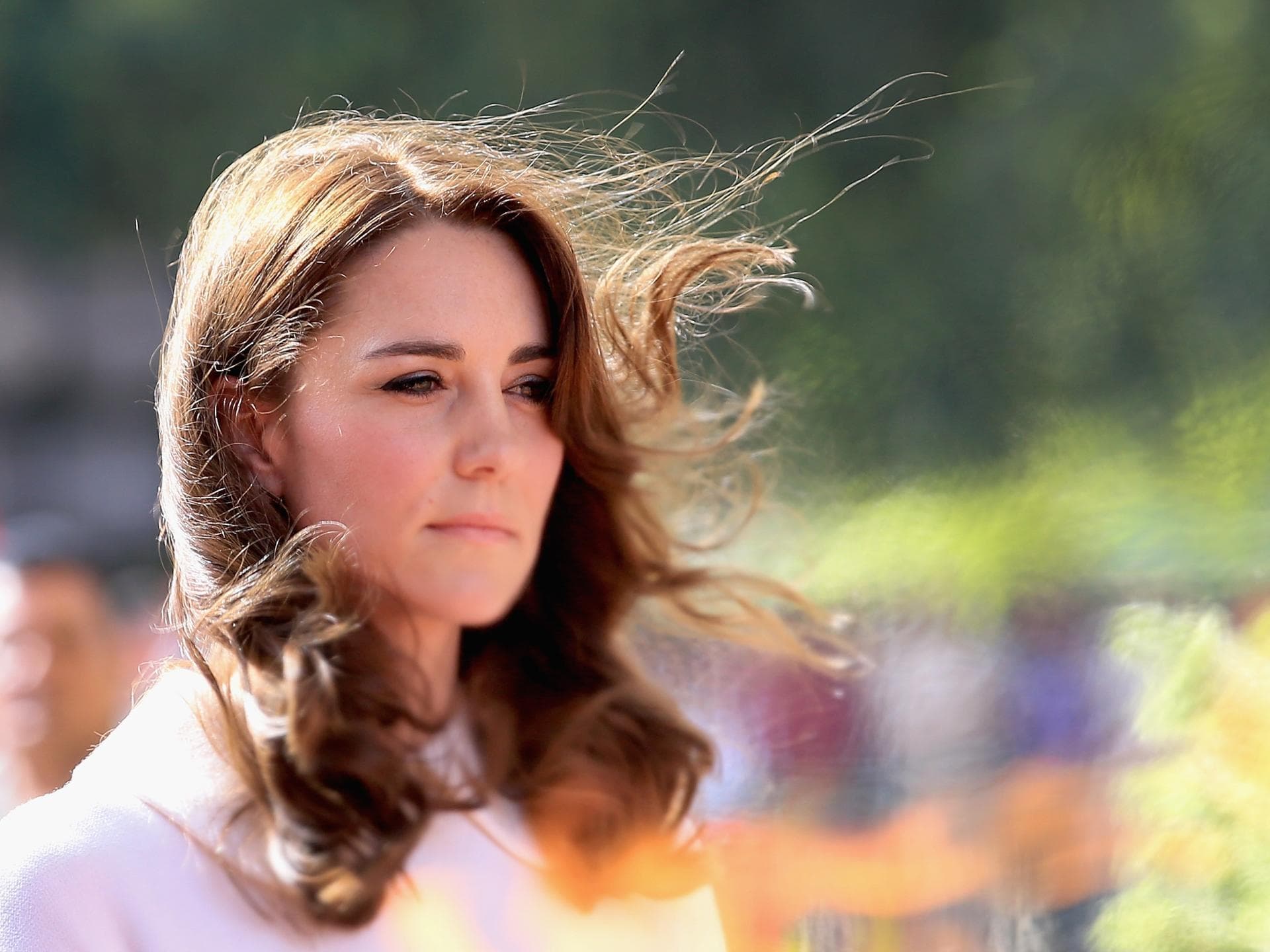 Prinzessin Kate ernst und nachdenklich