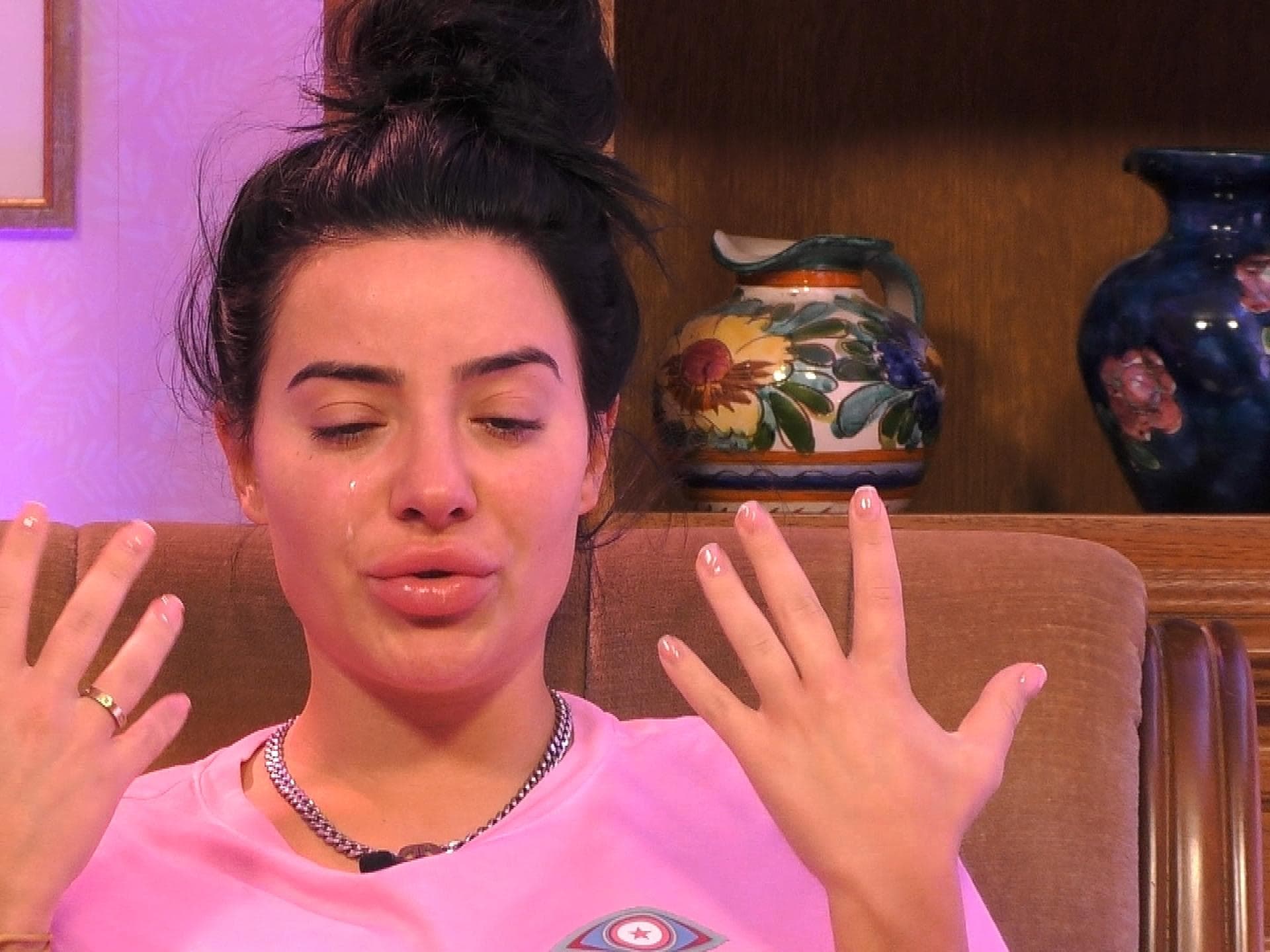 Leyla Lahouar weint bei "Promi Big Brother"