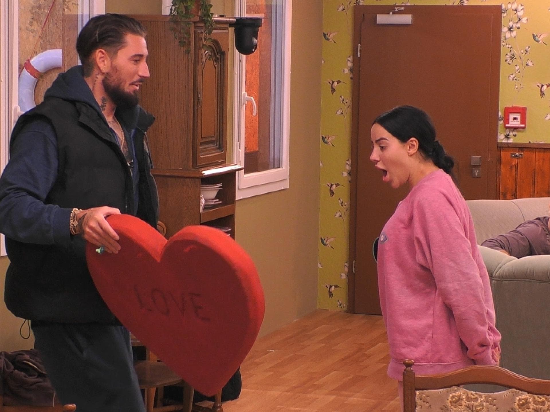 Mike Heiter macht Leyla Lahouar bei "Promi Big Brother" einen Heiratsantrag