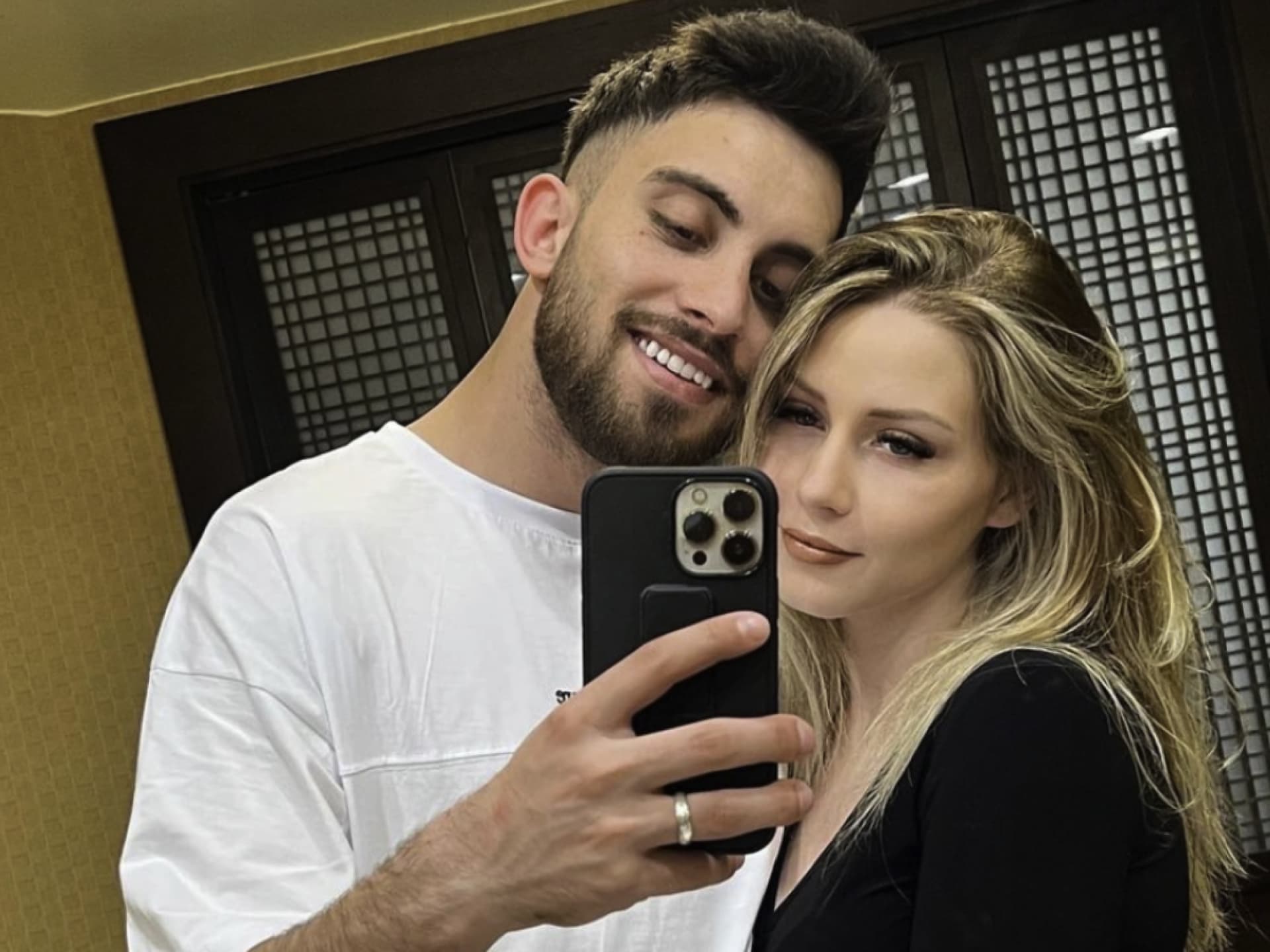 Servet und Loredana Wollny machen ein Selfie
