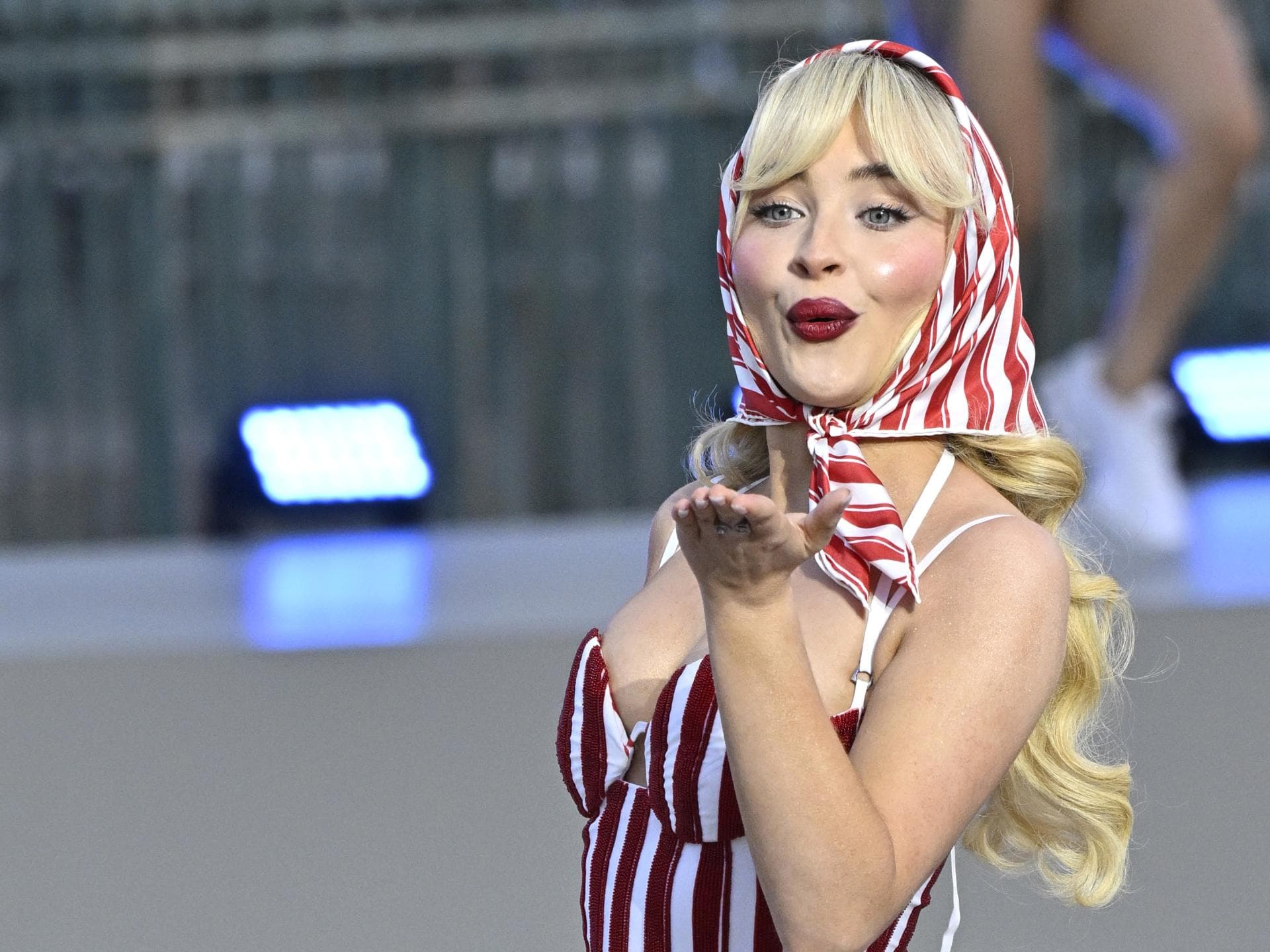 Der "Bold Bangs"-Trend erobert den Herbst 2024 Der "Bold Bangs"-Trend erobert den Herbst 2024
