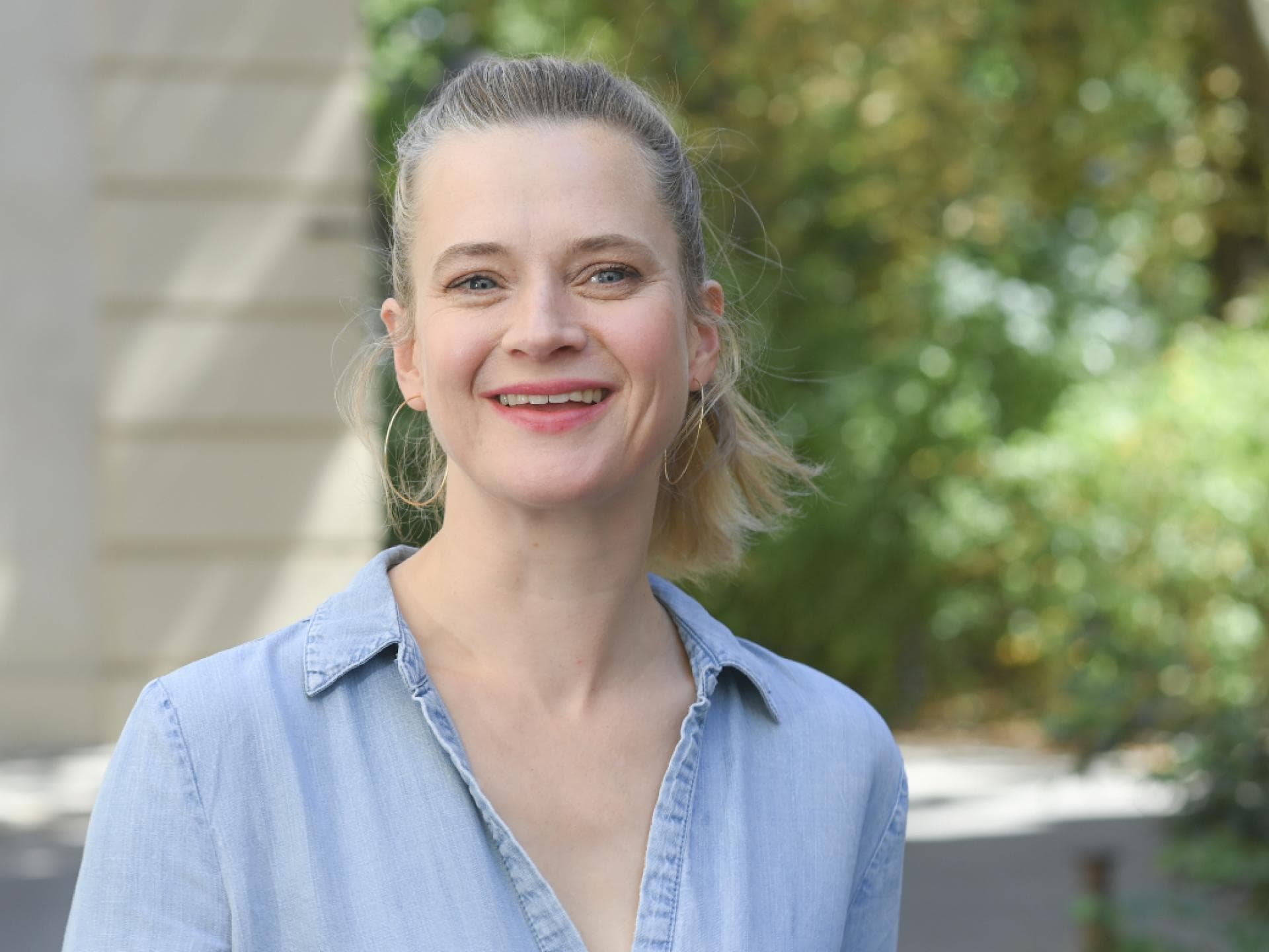 Caroline Hanke lacht