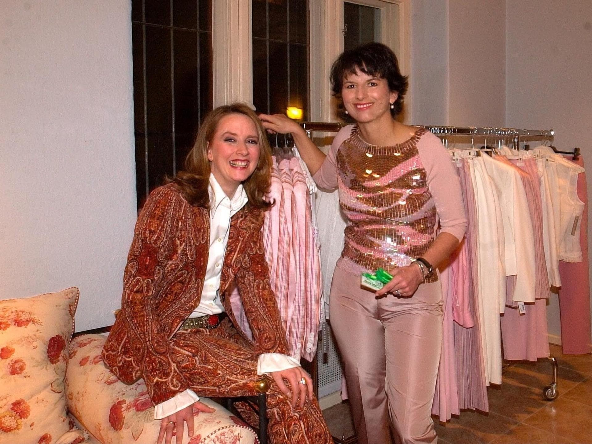 Claudia Obert mit Freundin im Jahr 2003