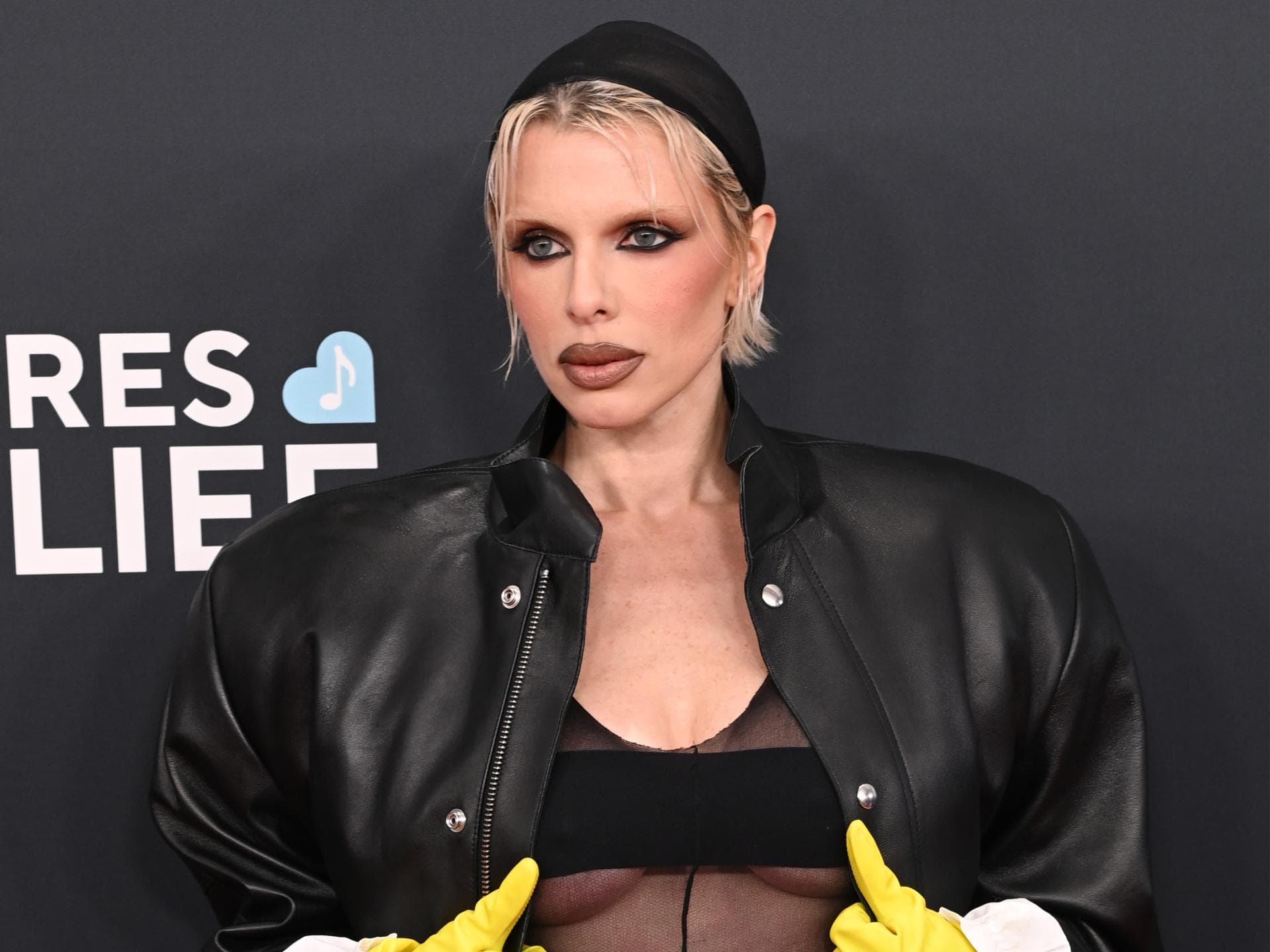 Julia Fox Grammy Awards 2025