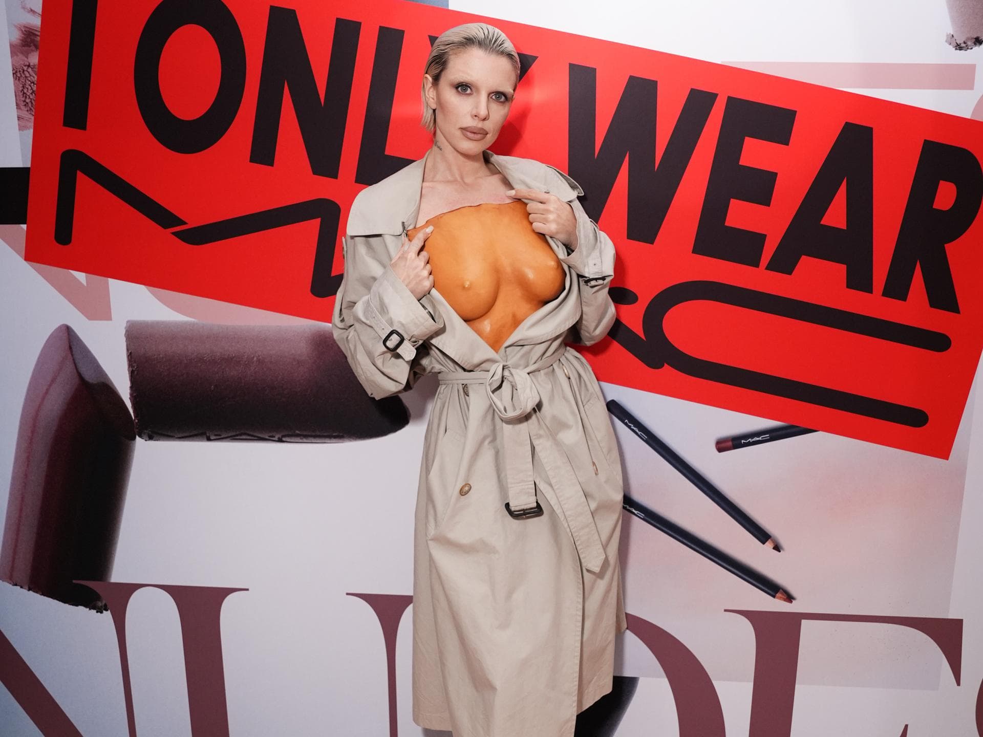 Julia Fox beim MAC-Event 2025