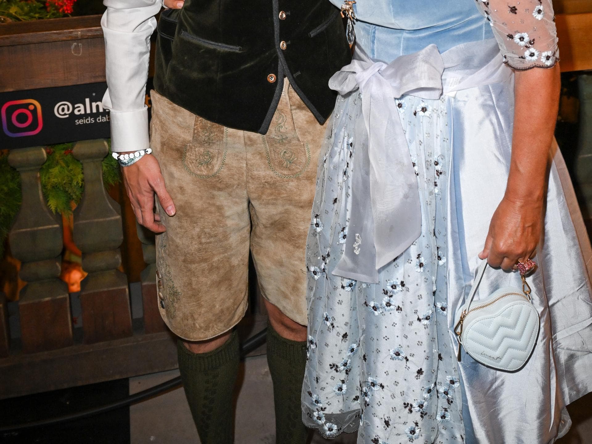 Stars auf dem Münchner Oktoberfest 2024: Claudia Obert küsst Freund Max Suhr