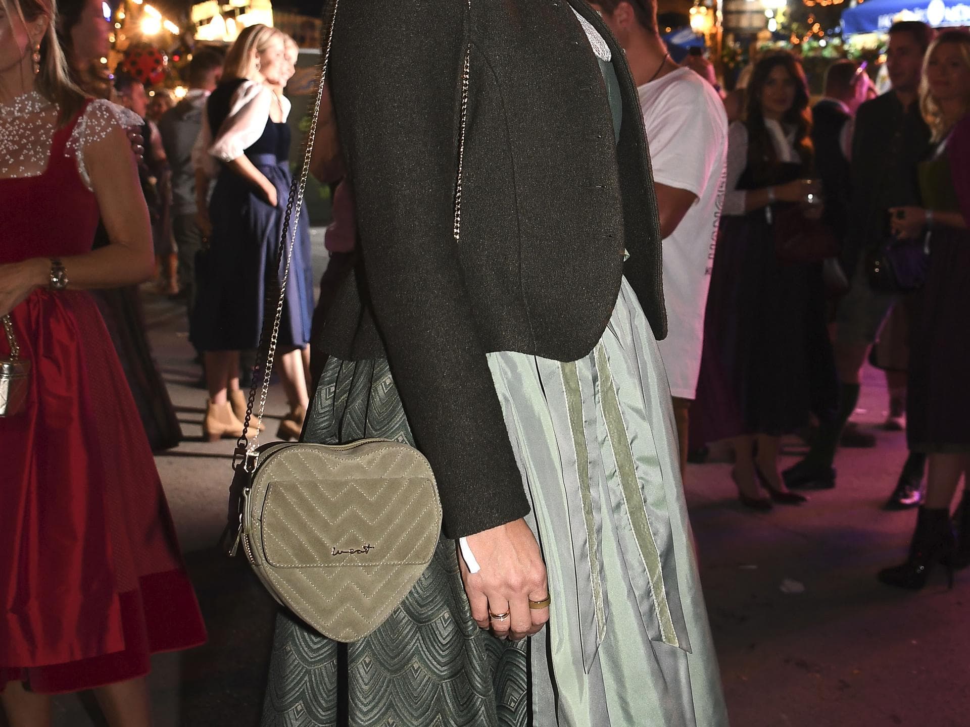 Stars auf dem Oktoberfest 2024: Monica Ivancan beim Almauftrieb