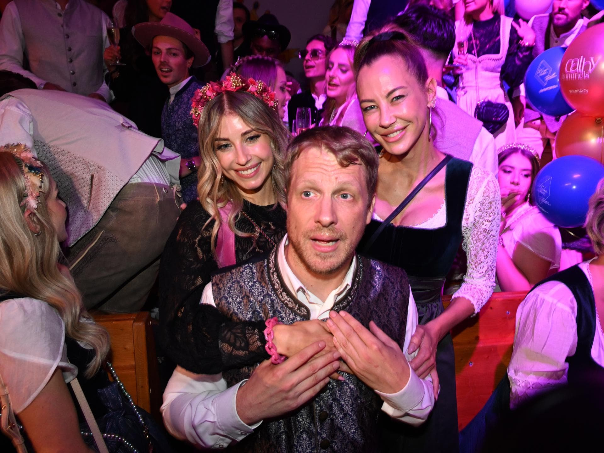 Oktoberfest 2024: Wiesn-Bummel von Cathy Hummels mit Oliver Pocher und Sandy Meyer-Wölden