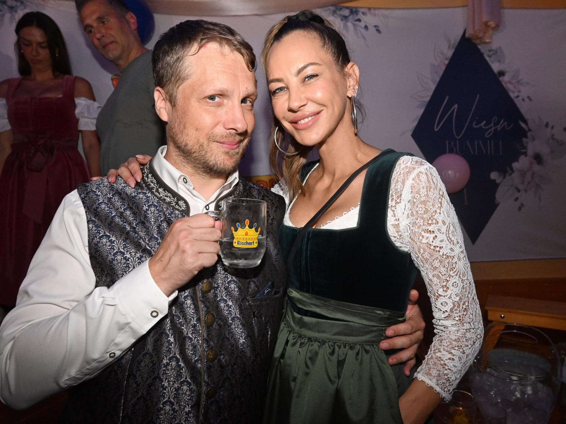 Oktoberfest 2024: Wiesn-Bummel von Cathy Hummels - Oliver Pocher und Sandy Meyer-Wölden