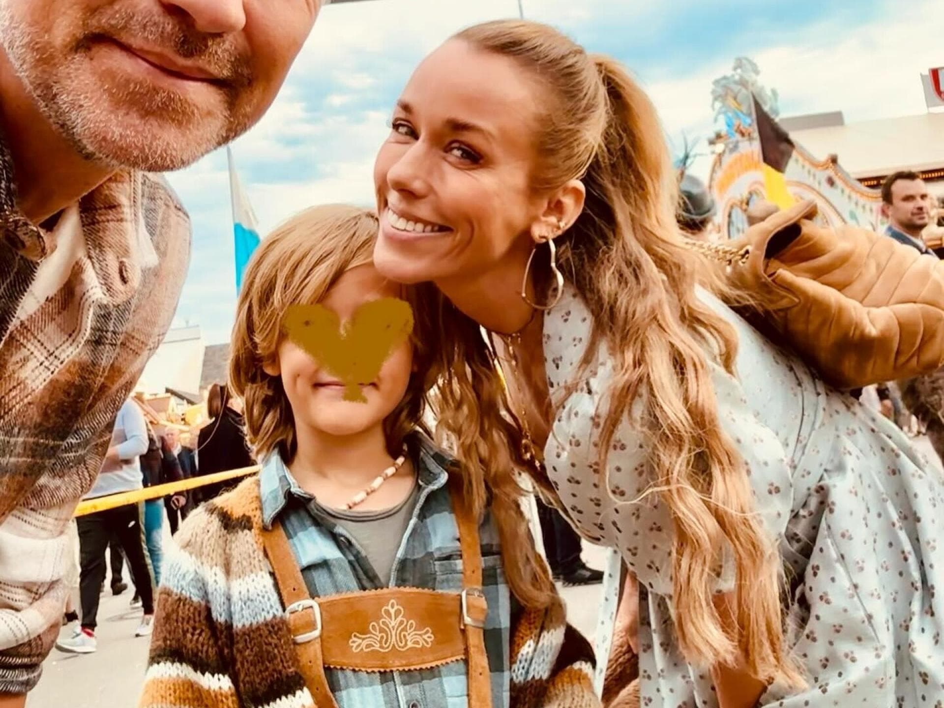 Stars auf dem Münchner Oktoberfest 2024: Wayne und Annemarie Carpendale mit Sohn Mads