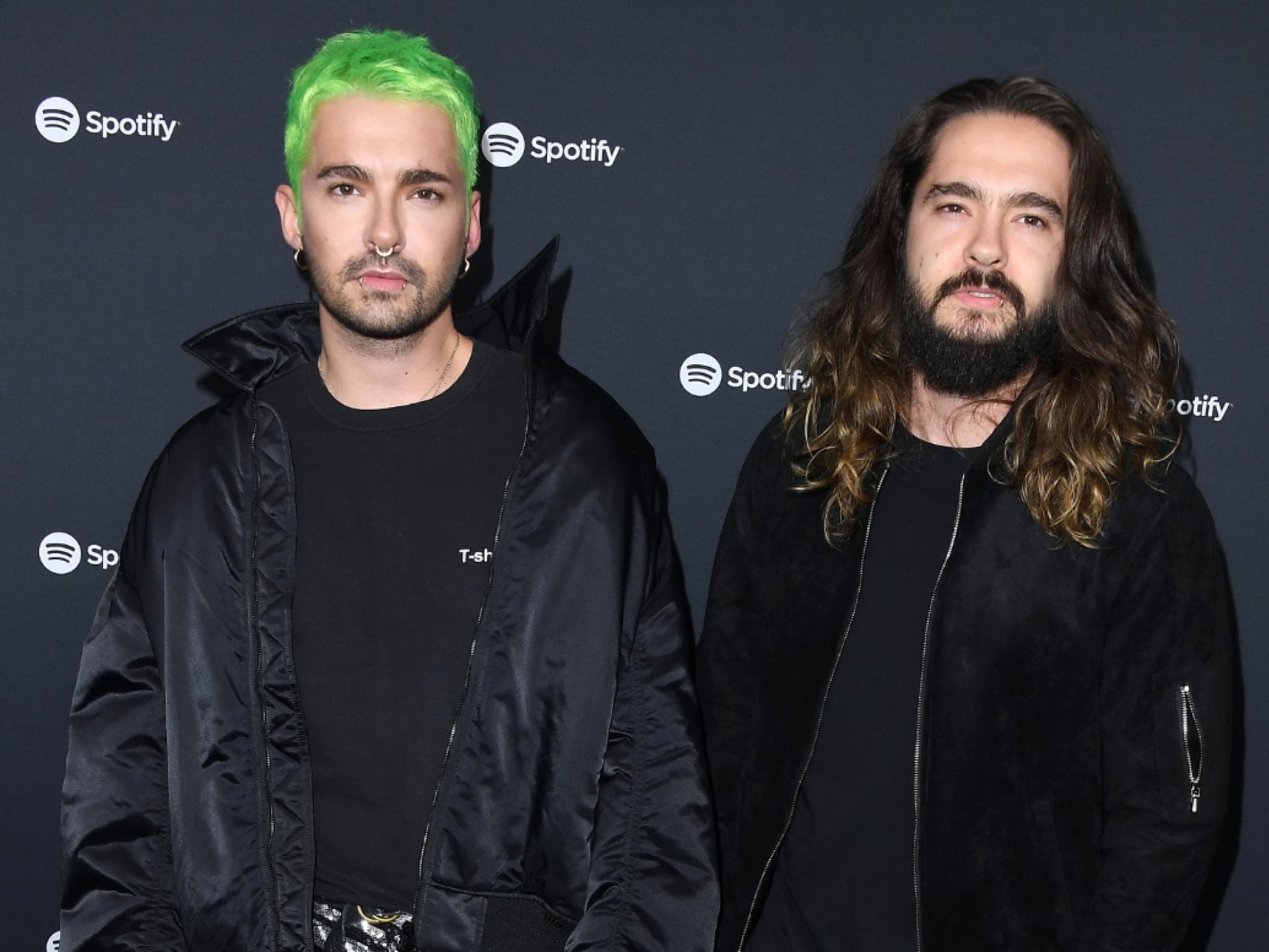 Bill Kaulitz mit grünen Haaren und Tom