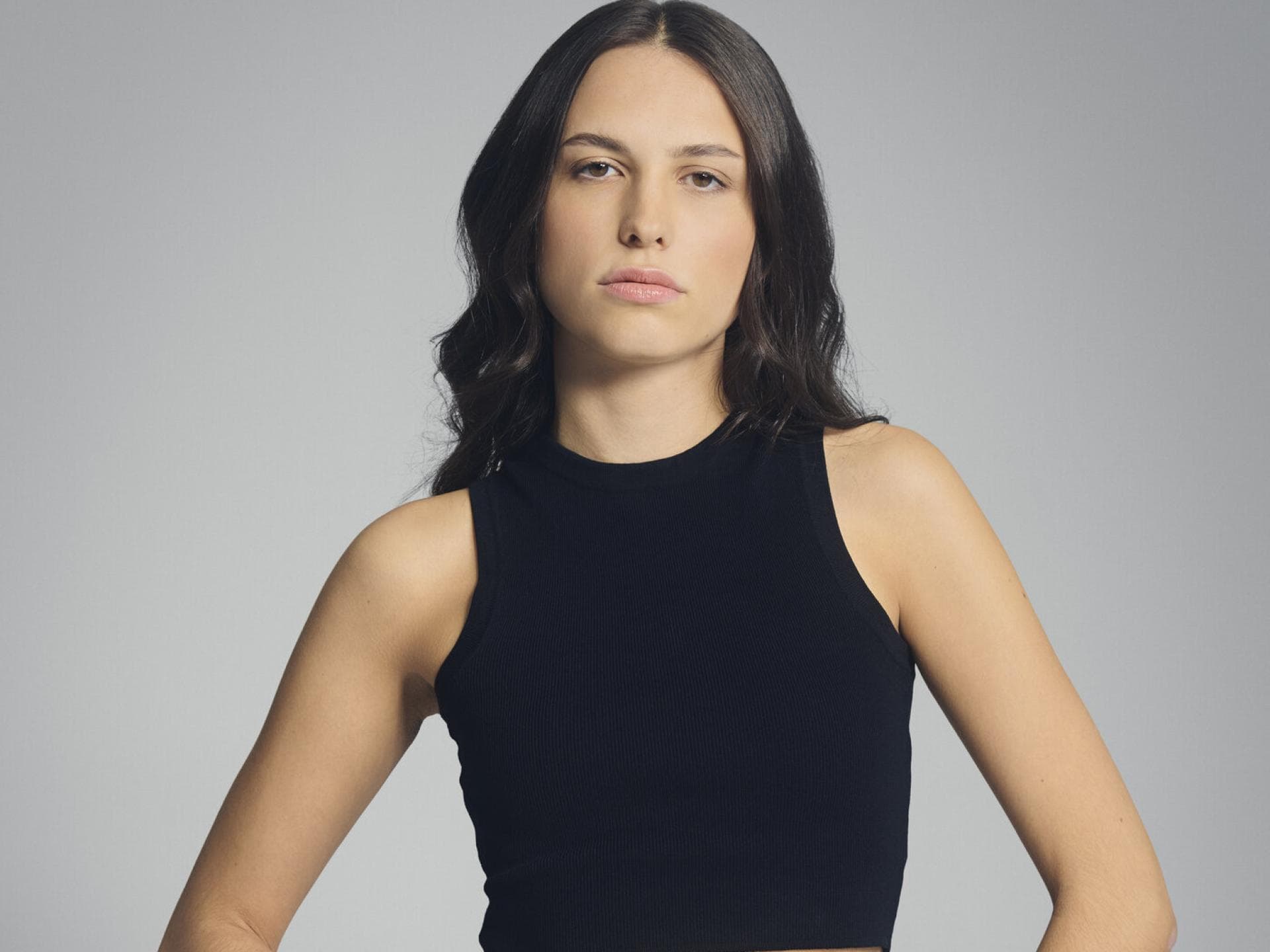 GNTM Umstyling 2025: Kandidatin Laura vorher