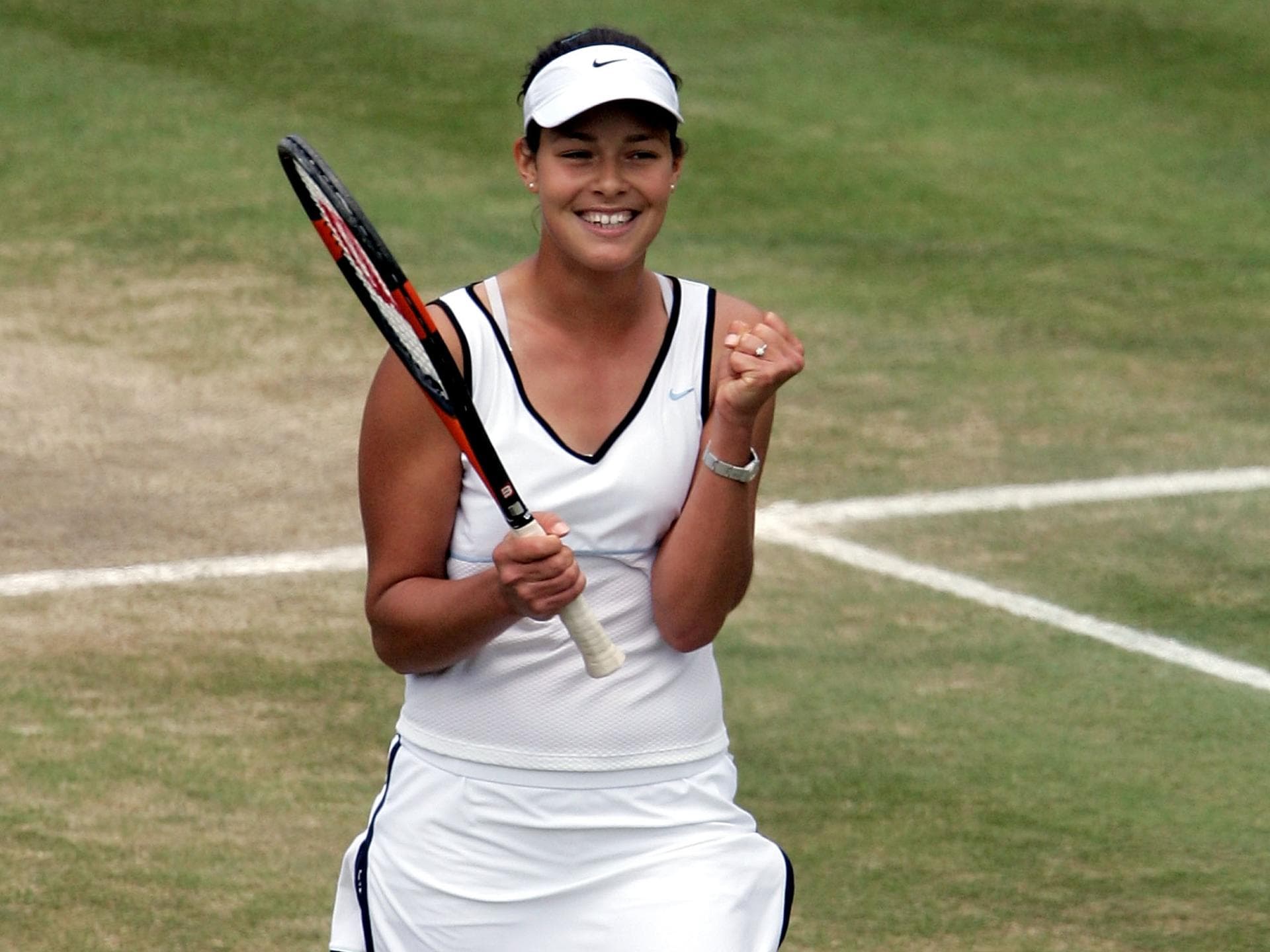 Ana Ivanović beim Tennis im Jahr 2004