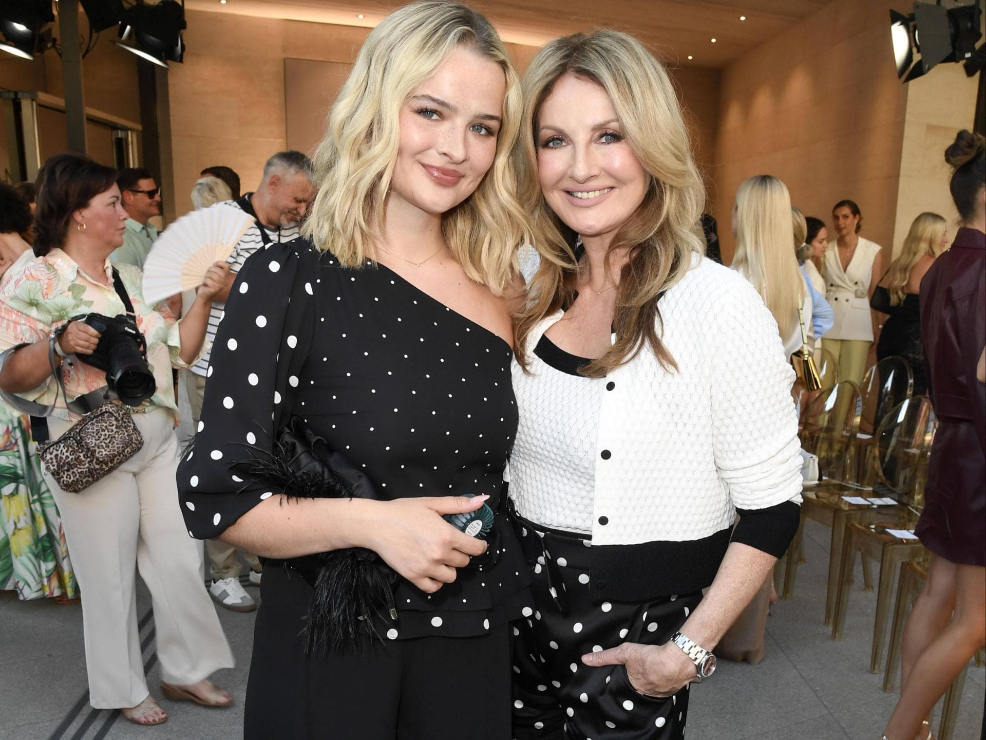 Frauke Ludowig und Tochter Nele Ludowig auf der Berlin Fashion Week 2025