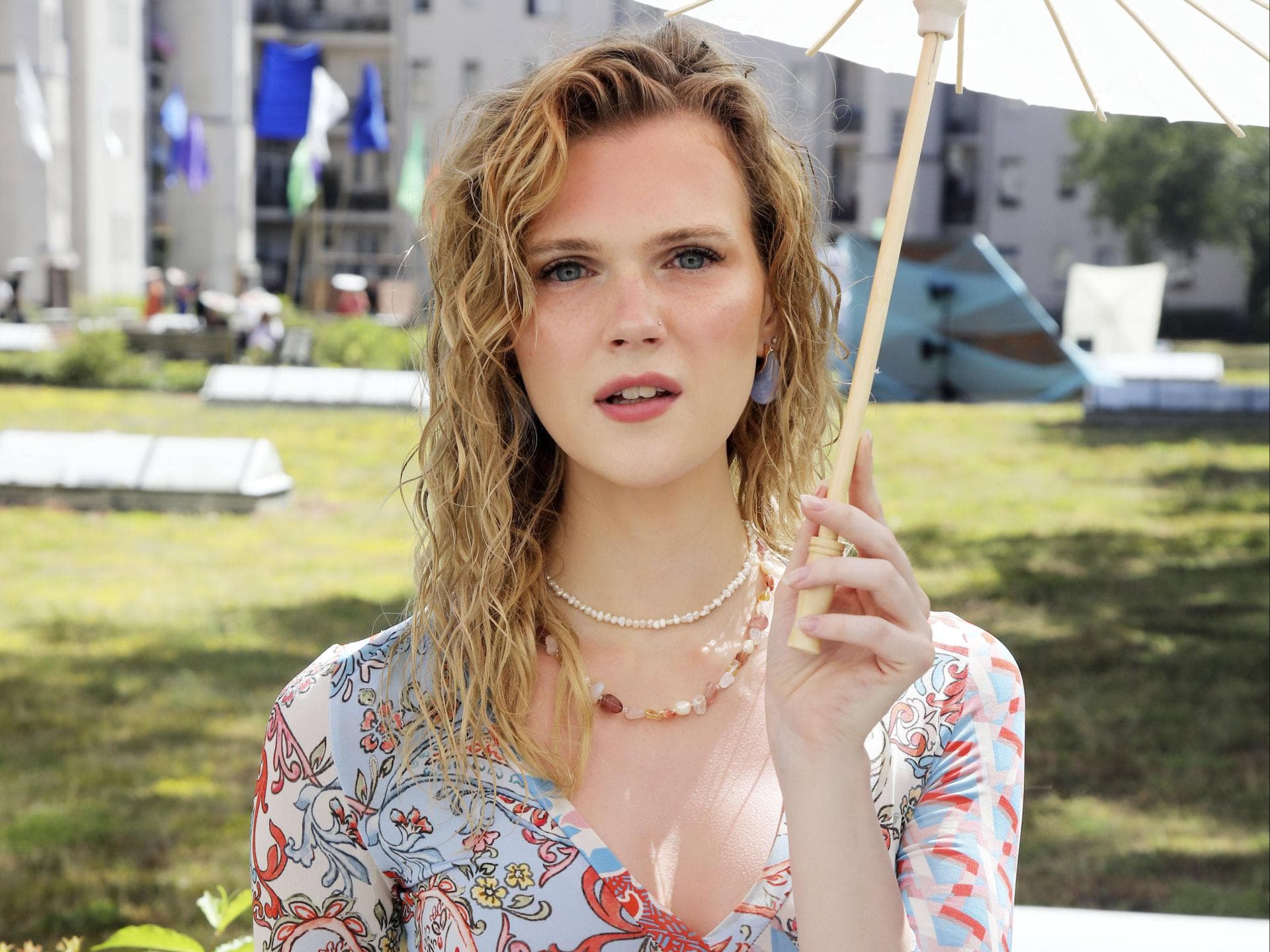 GNTM-Star Lucy Hellenbrecht auf der Berlin Fashion Week 2025