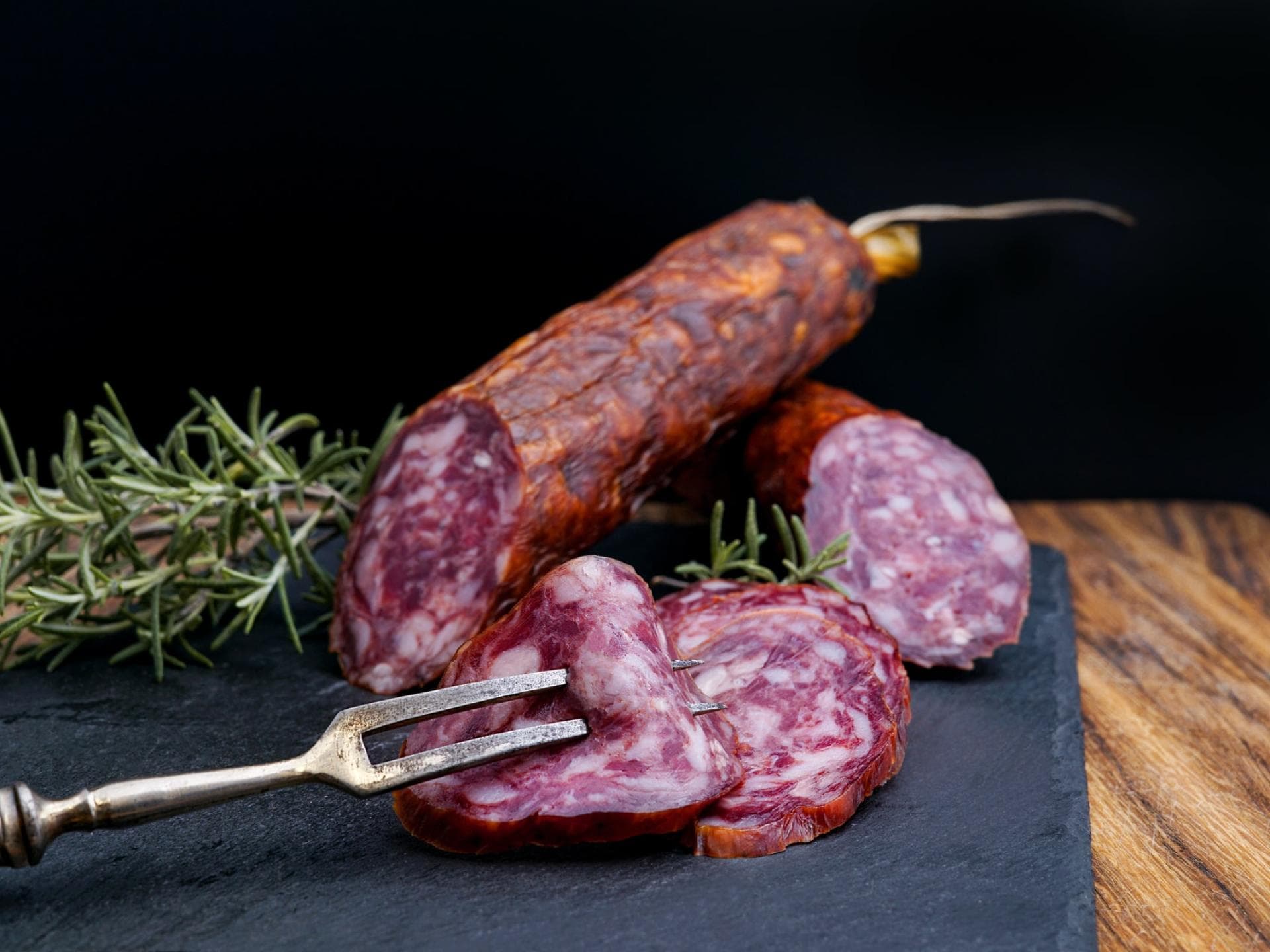 Salami geschnitten und präsentiert Salami geschnitten und präsentiert