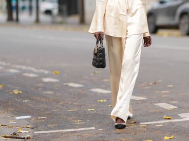 Cremefarbene Satin-Hose Streetstyle